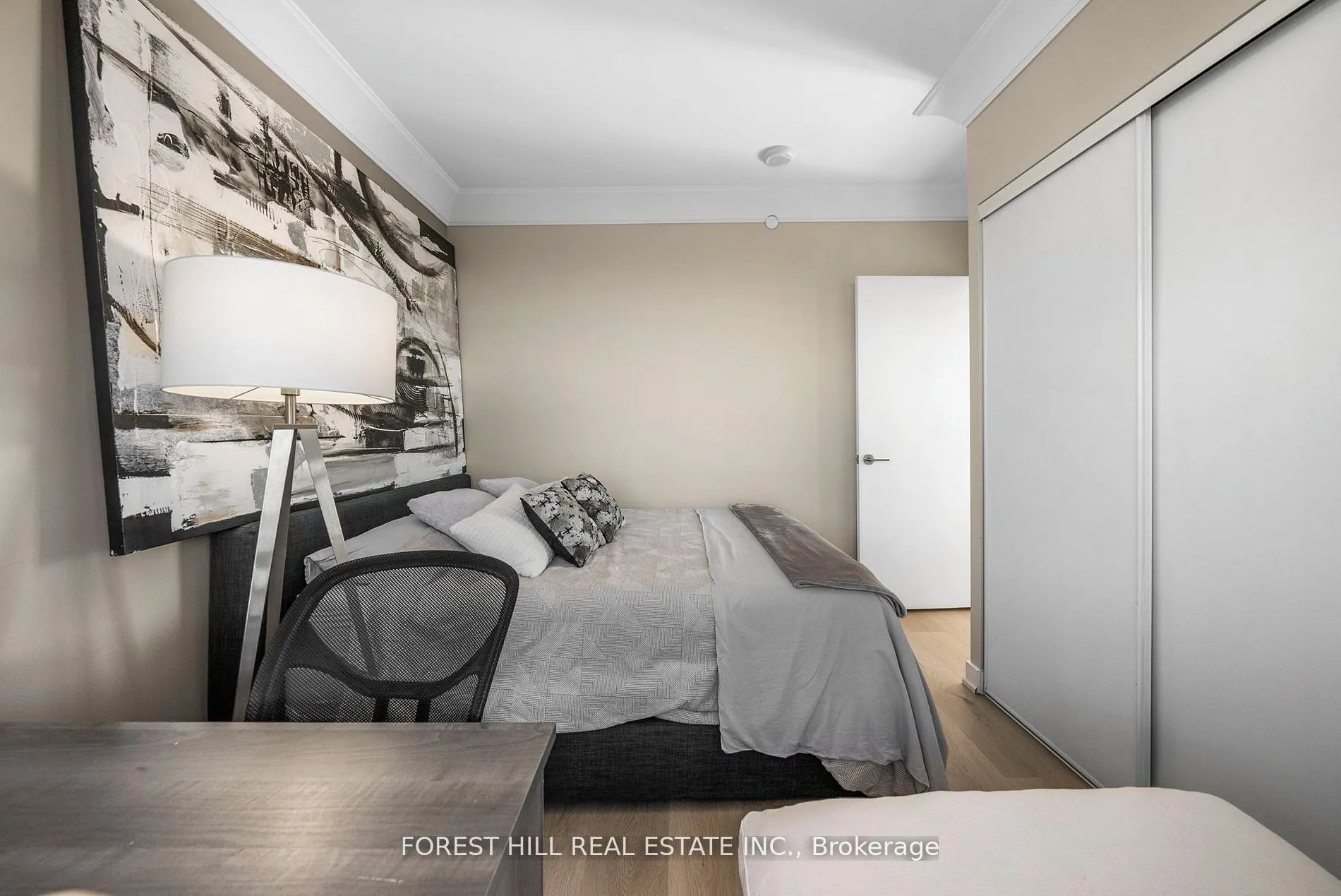 501 St Clair Avenue W, #1907