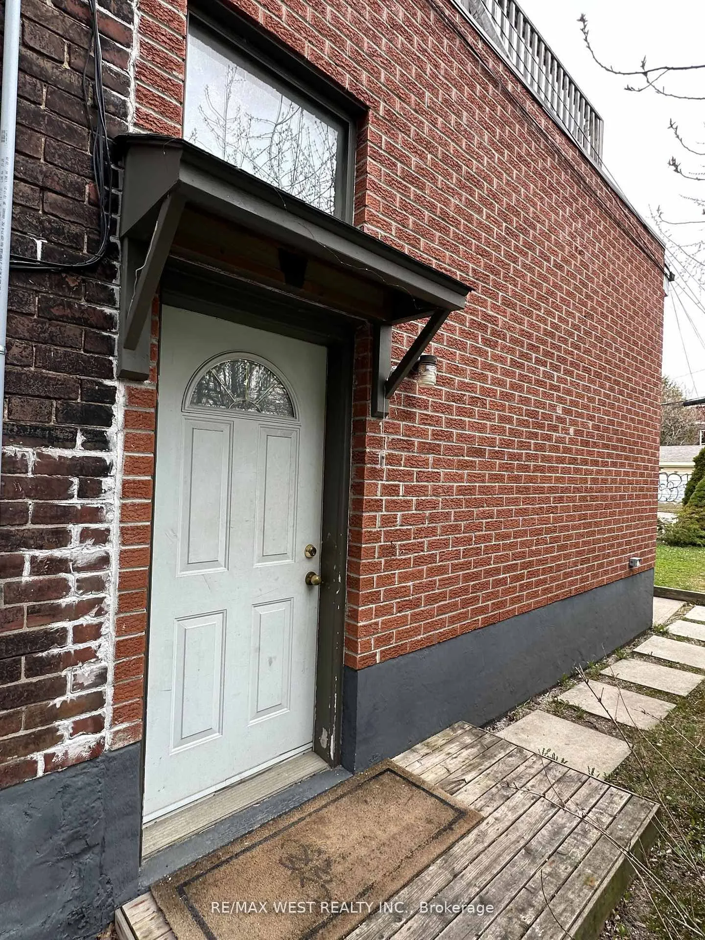 563 Ossington Avenue, #Main