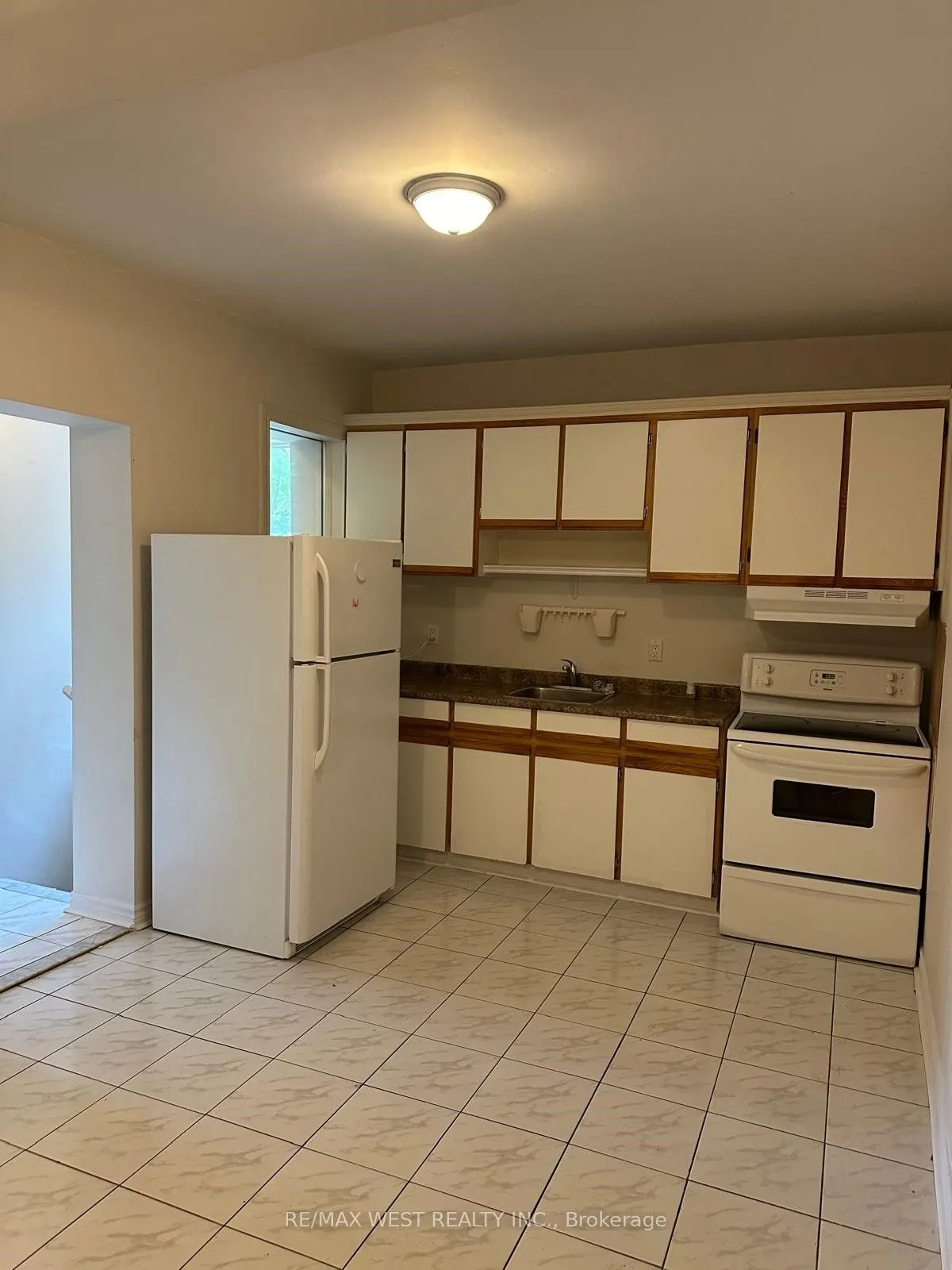 563 Ossington Avenue, #Main
