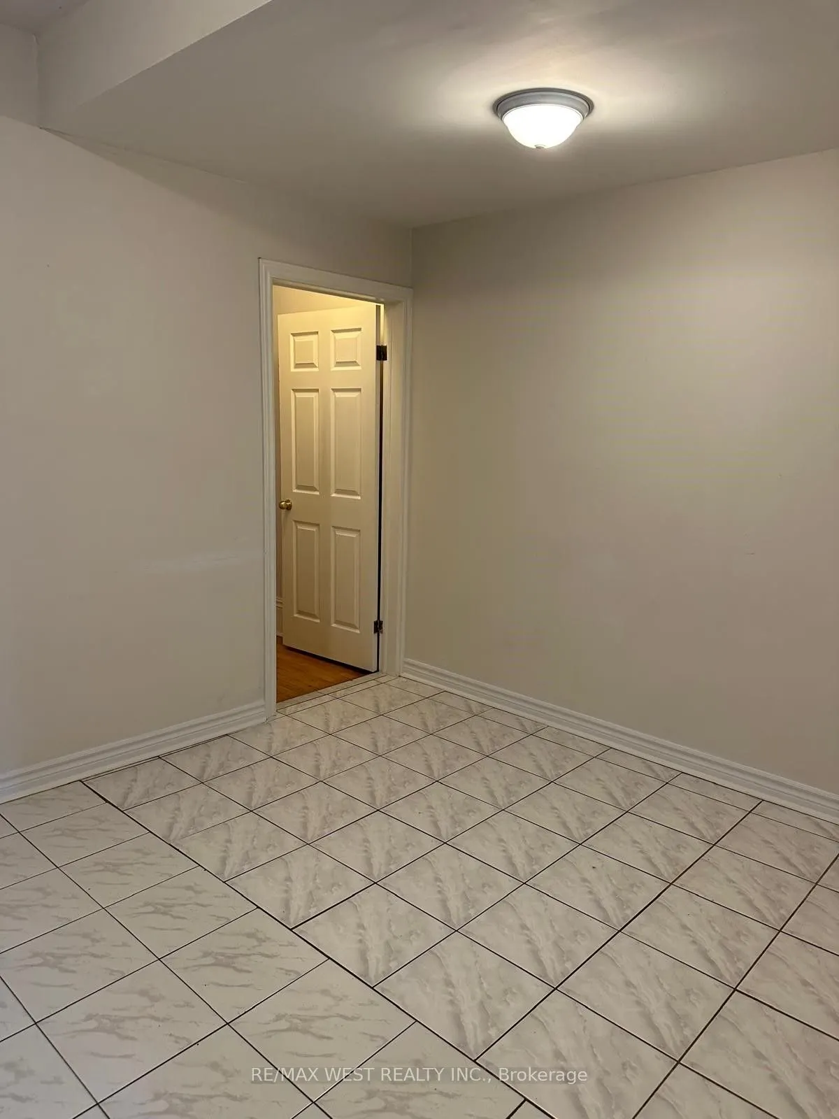 563 Ossington Avenue, #Main