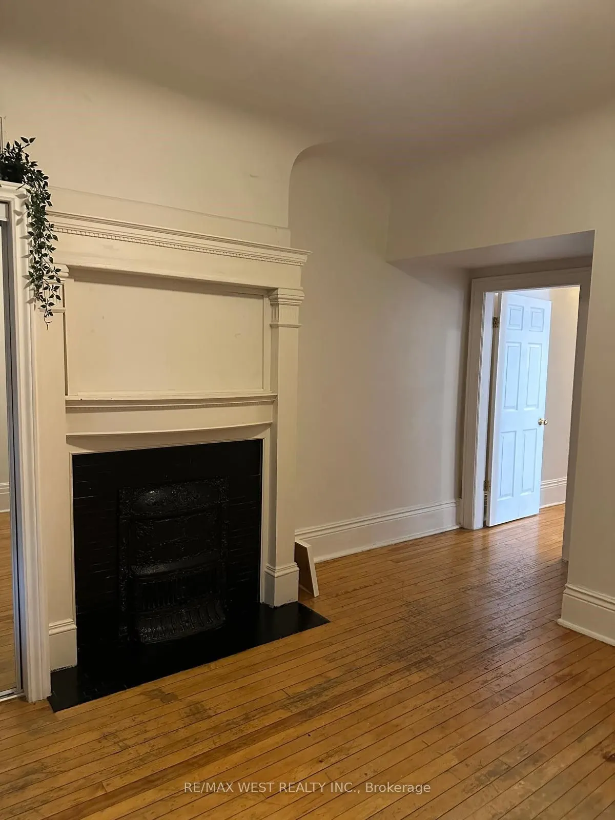 563 Ossington Avenue, #Main
