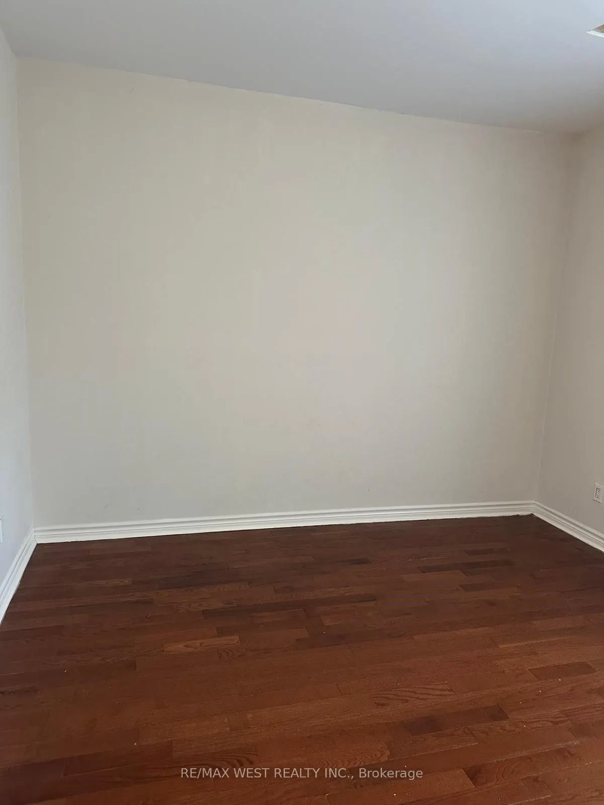 563 Ossington Avenue, #Main
