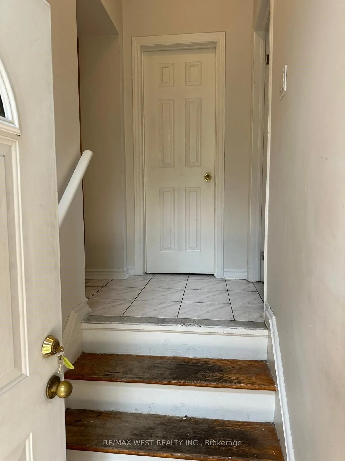 563 Ossington Avenue, #Main