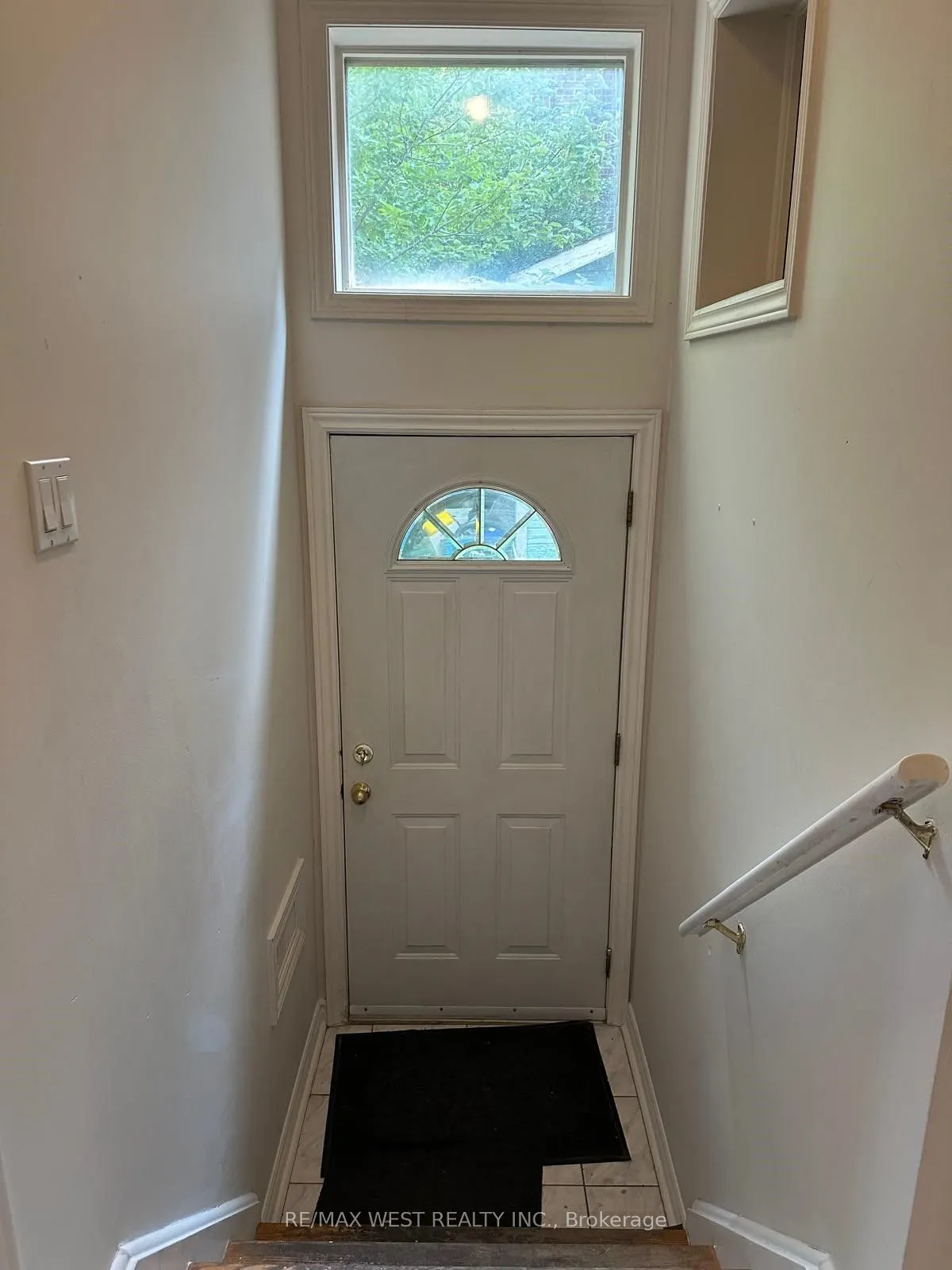 563 Ossington Avenue, #Main