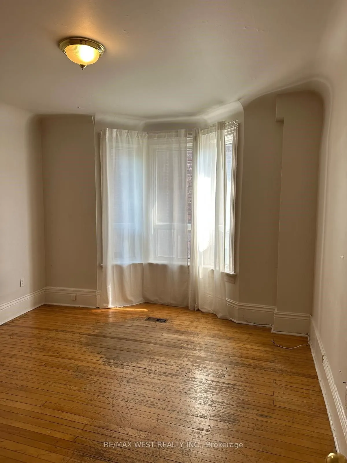 563 Ossington Avenue, #Main