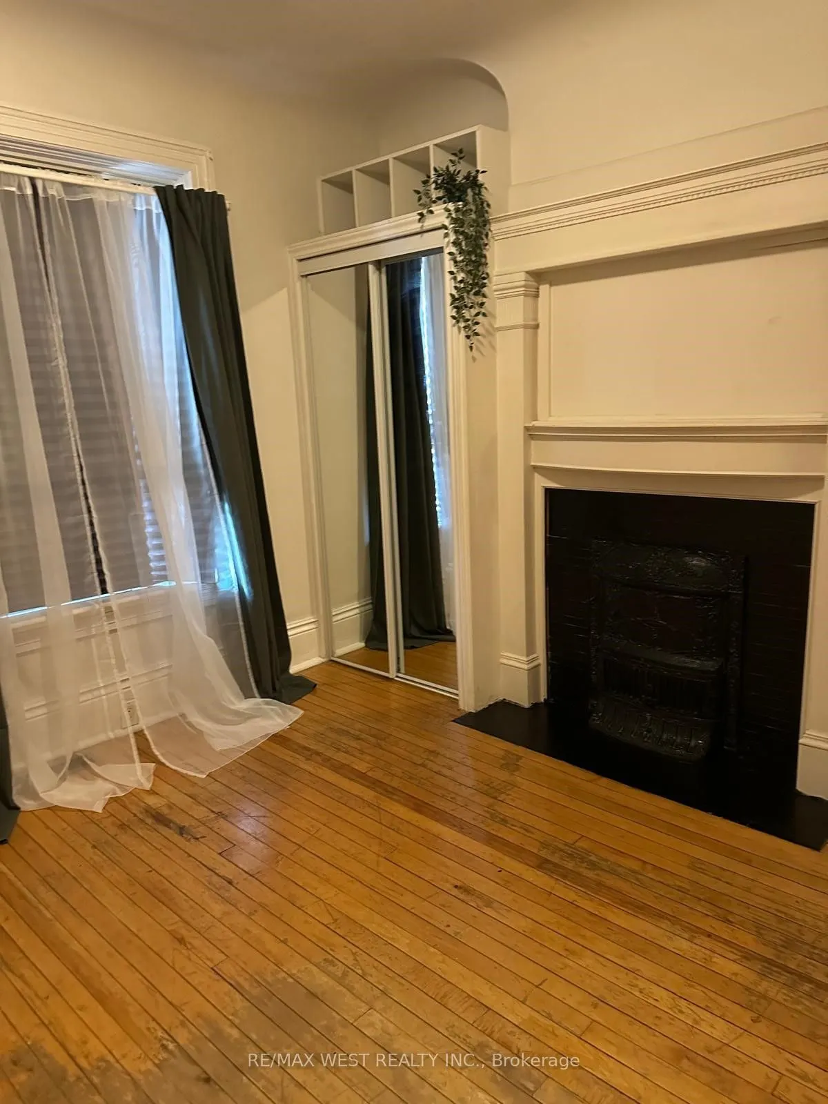 563 Ossington Avenue, #Main