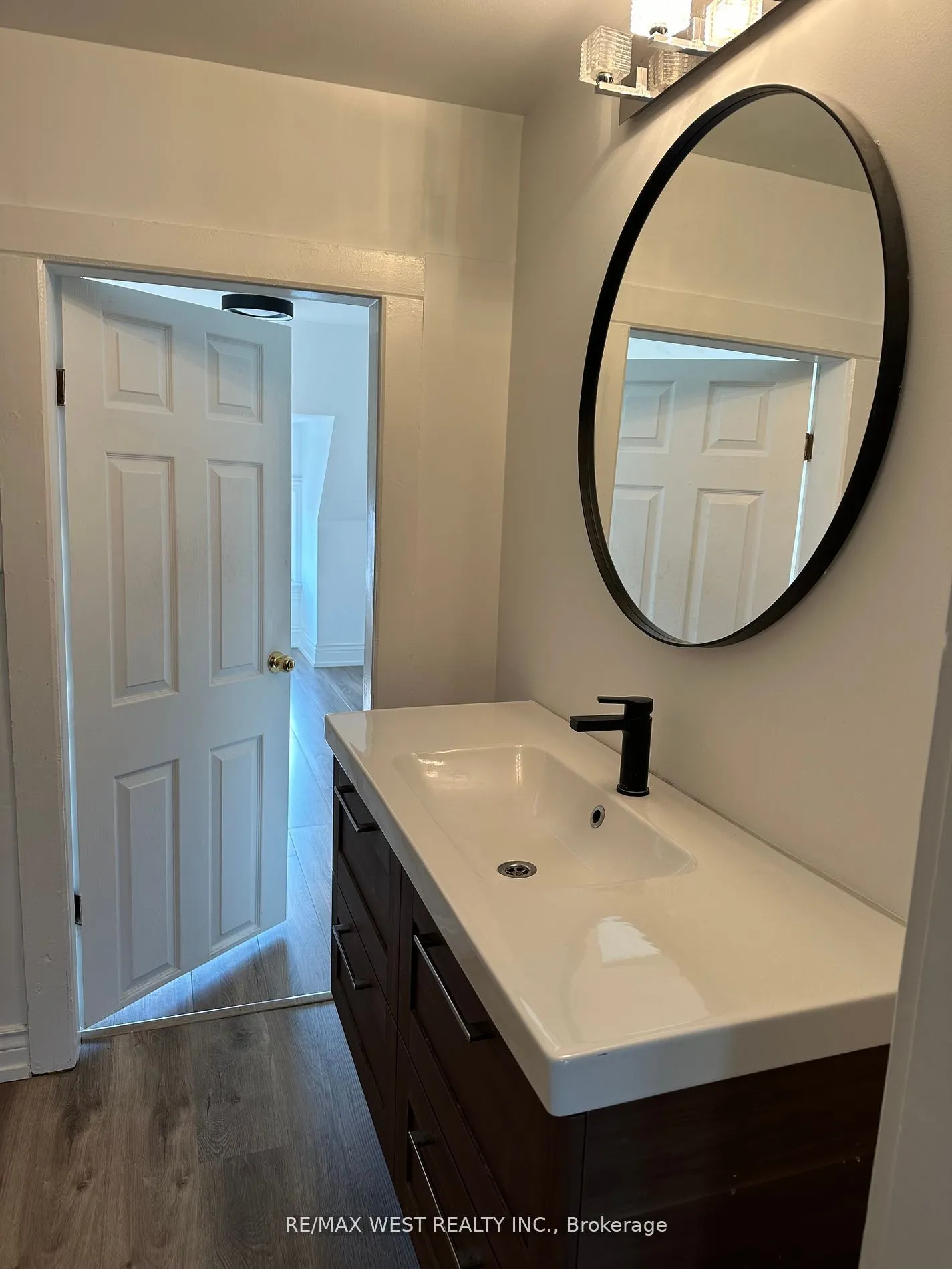 563 Ossington Avenue, #2nd/3rd