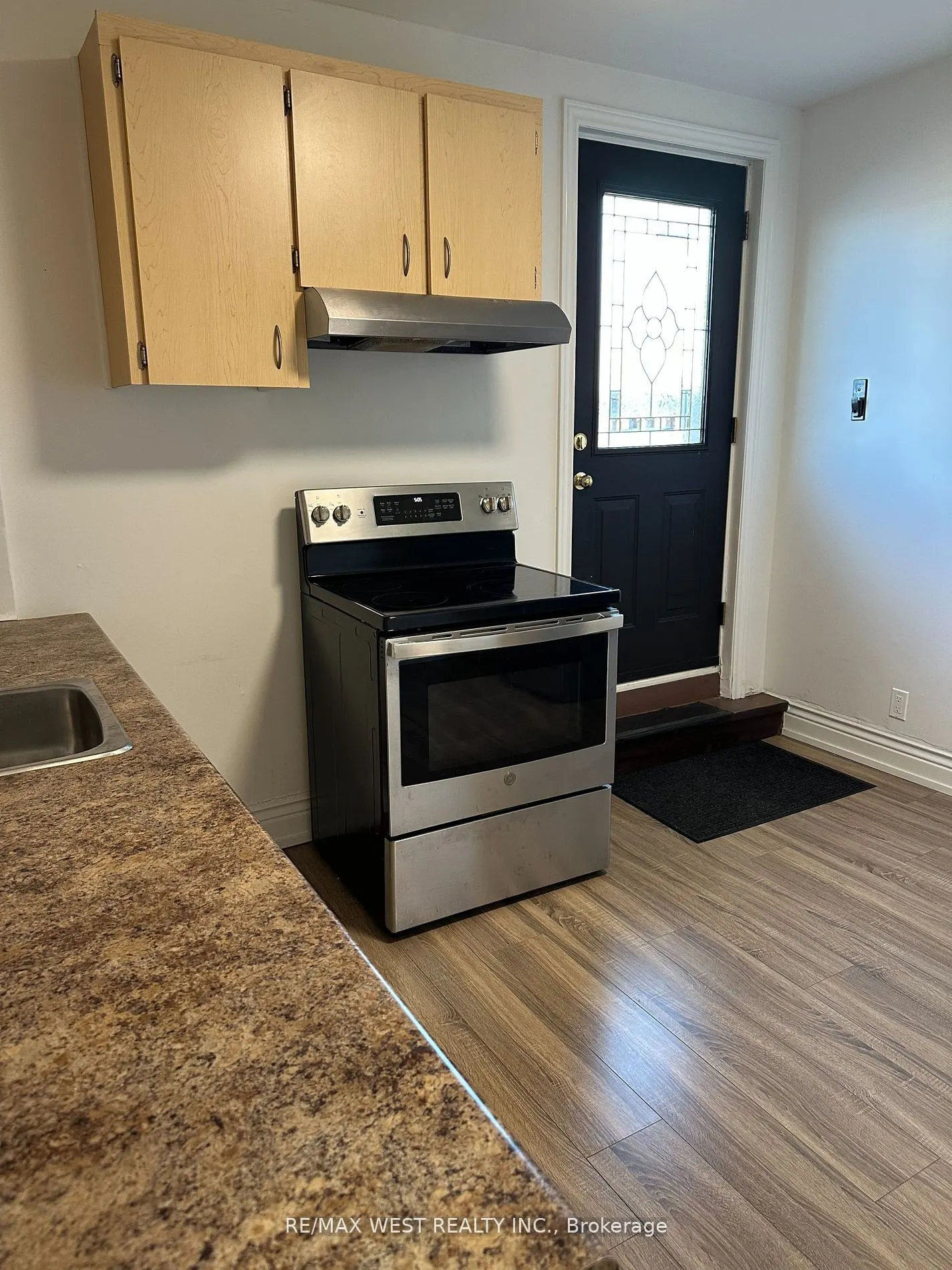 563 Ossington Avenue, #2nd/3rd