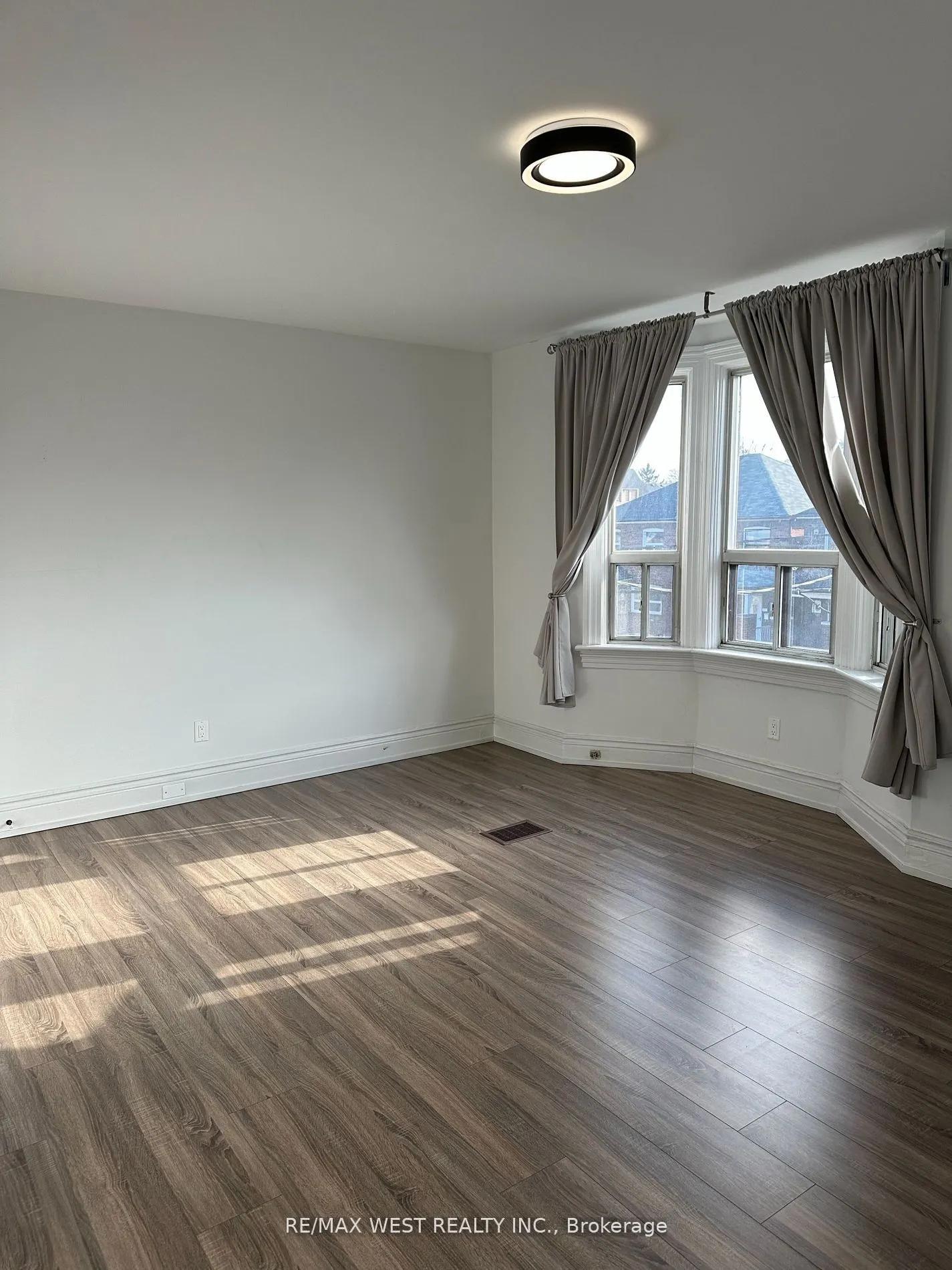 563 Ossington Avenue, #2nd/3rd