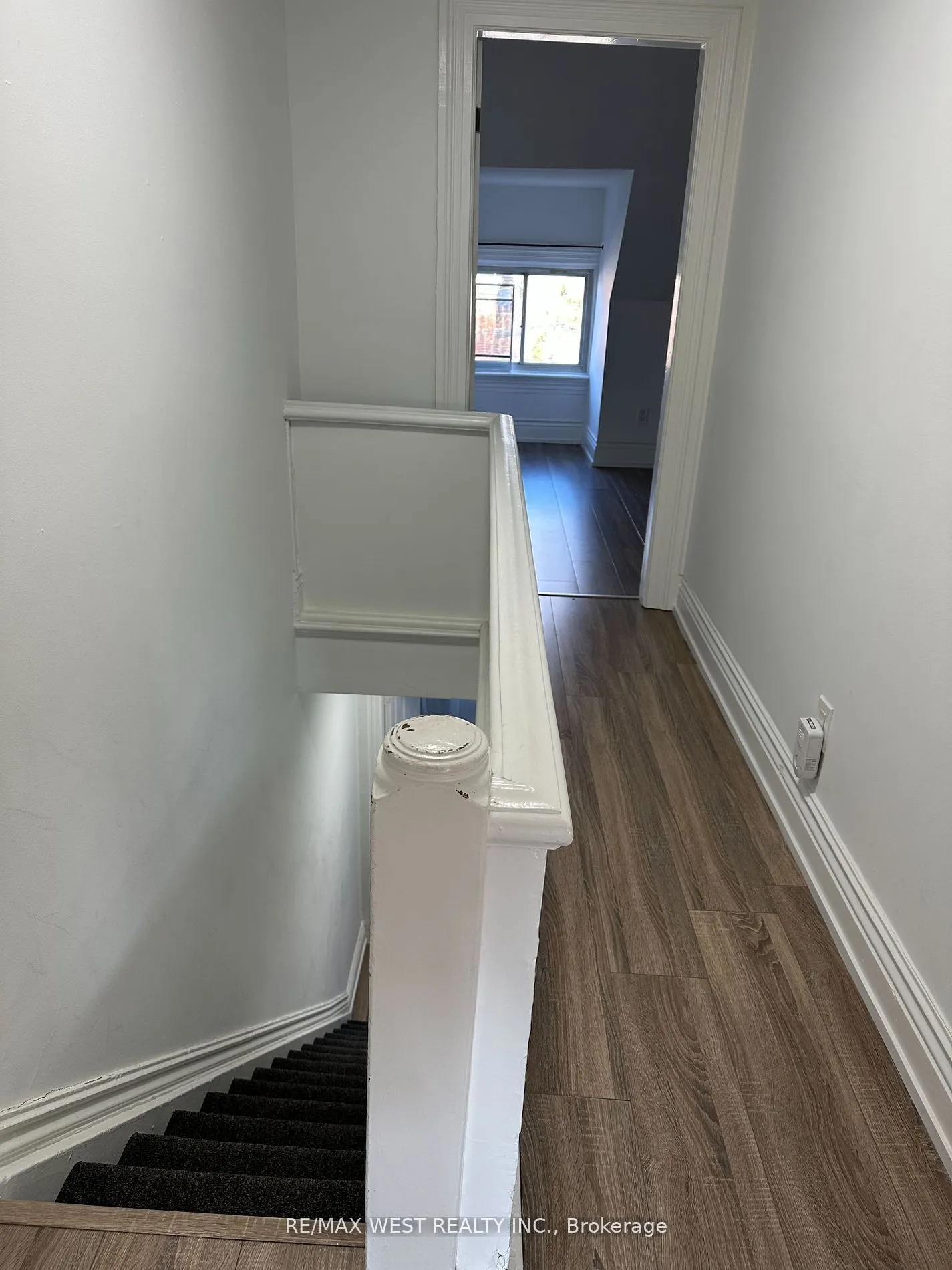 563 Ossington Avenue, #2nd/3rd