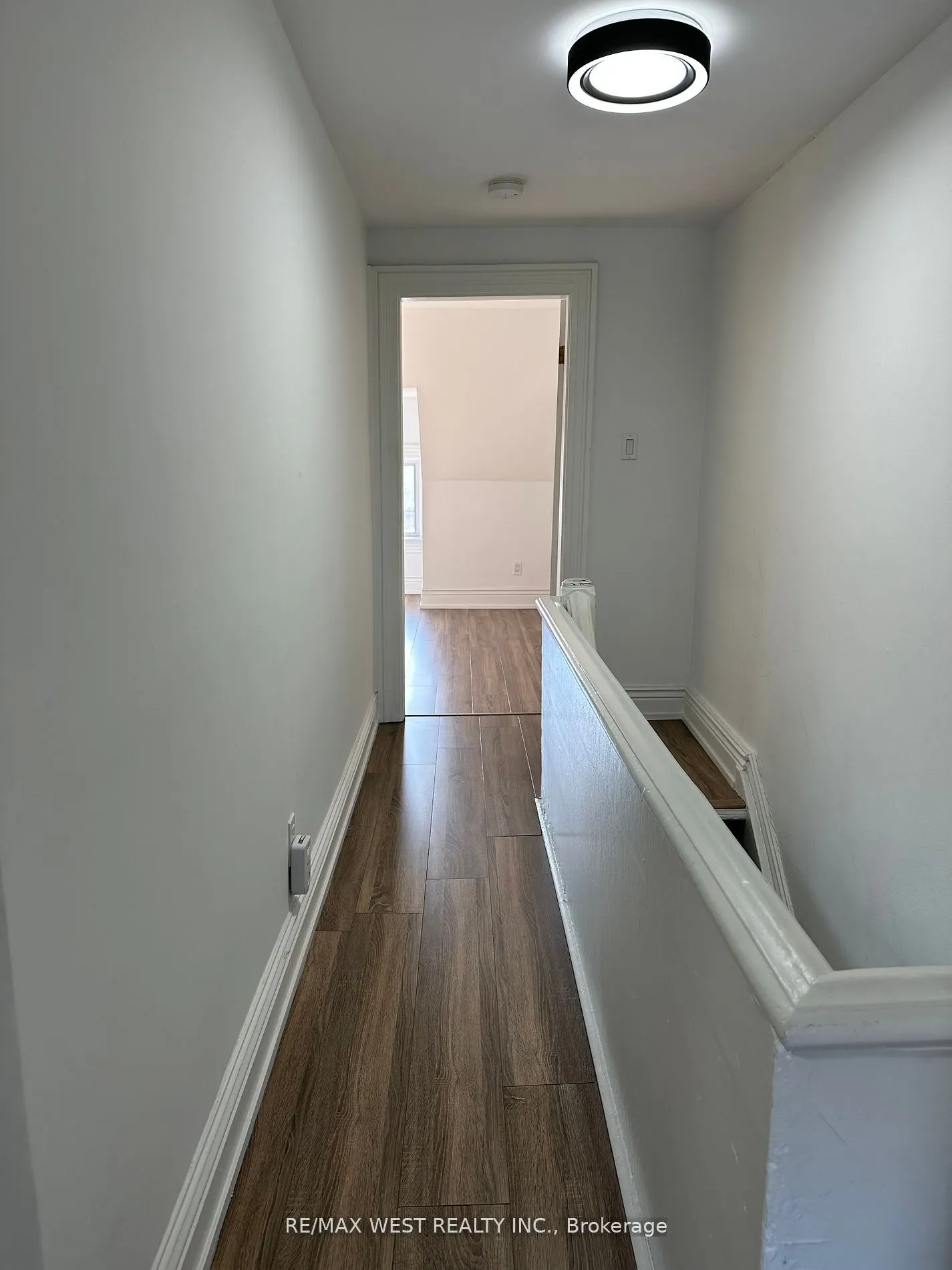 563 Ossington Avenue, #2nd/3rd
