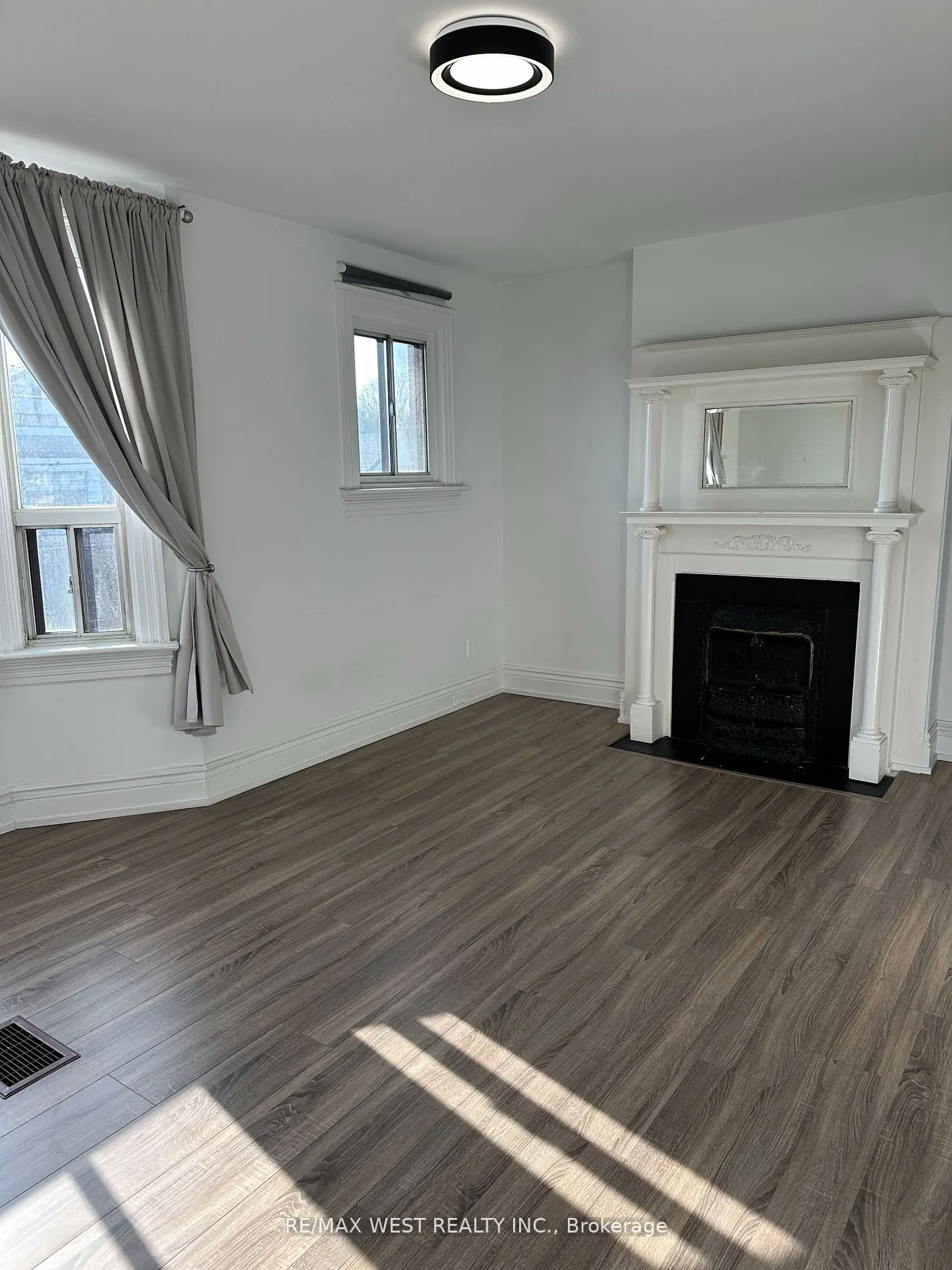 563 Ossington Avenue, #2nd/3rd