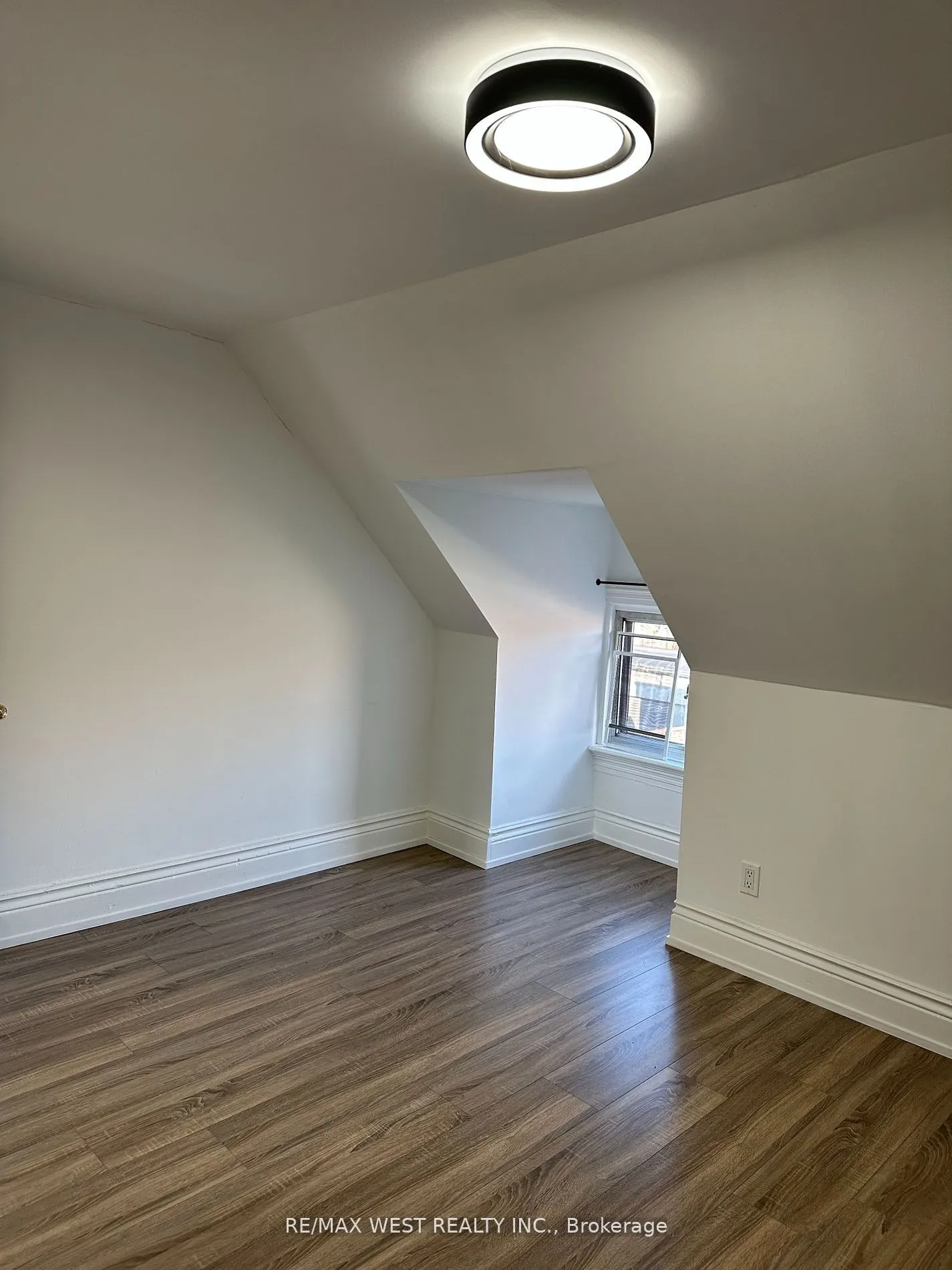 563 Ossington Avenue, #2nd/3rd