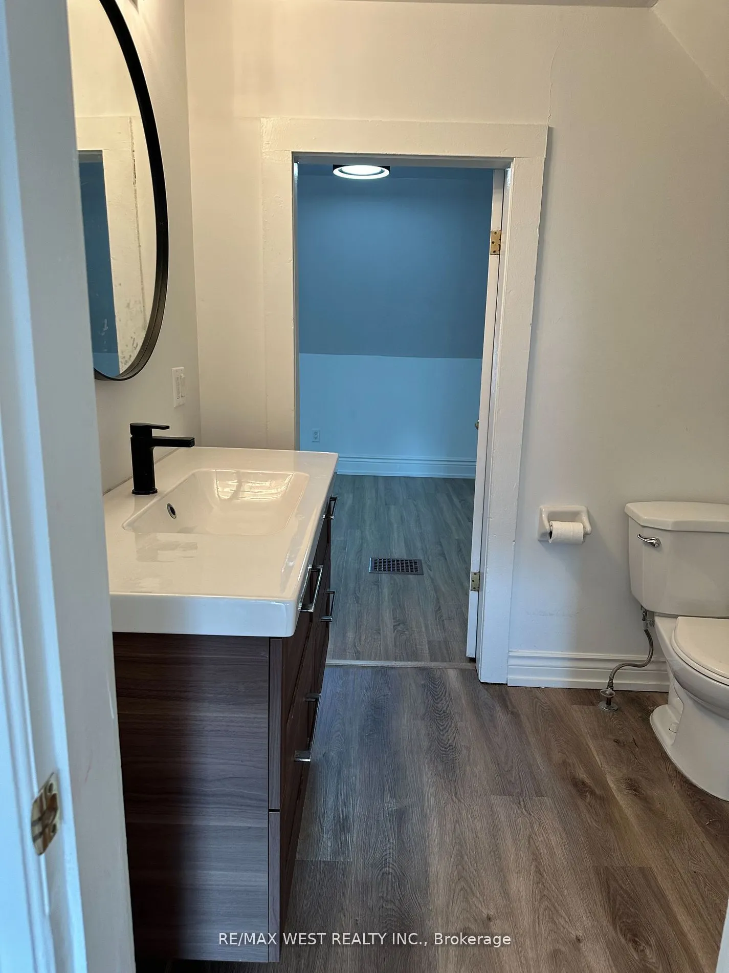 563 Ossington Avenue, #2nd/3rd