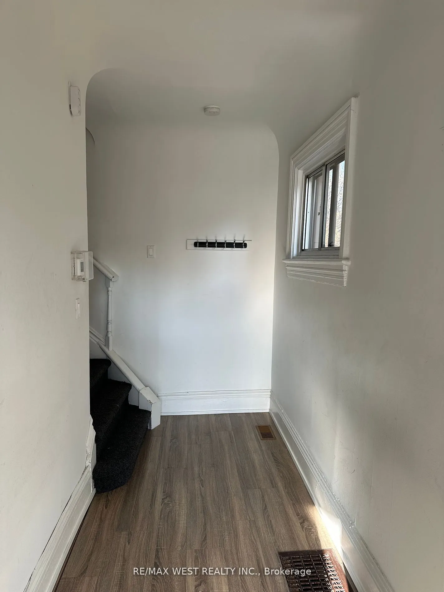 563 Ossington Avenue, #2nd/3rd