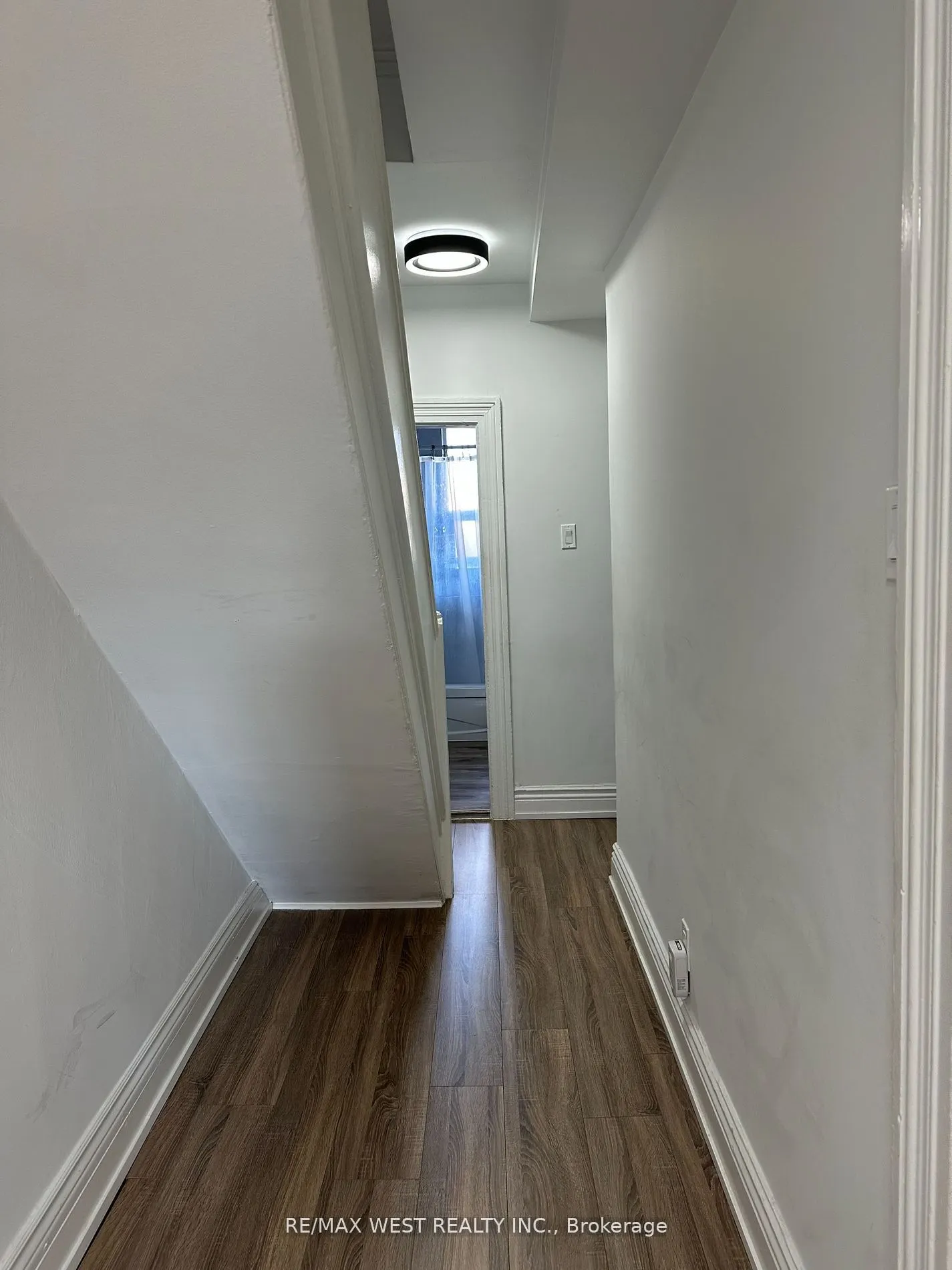563 Ossington Avenue, #2nd/3rd