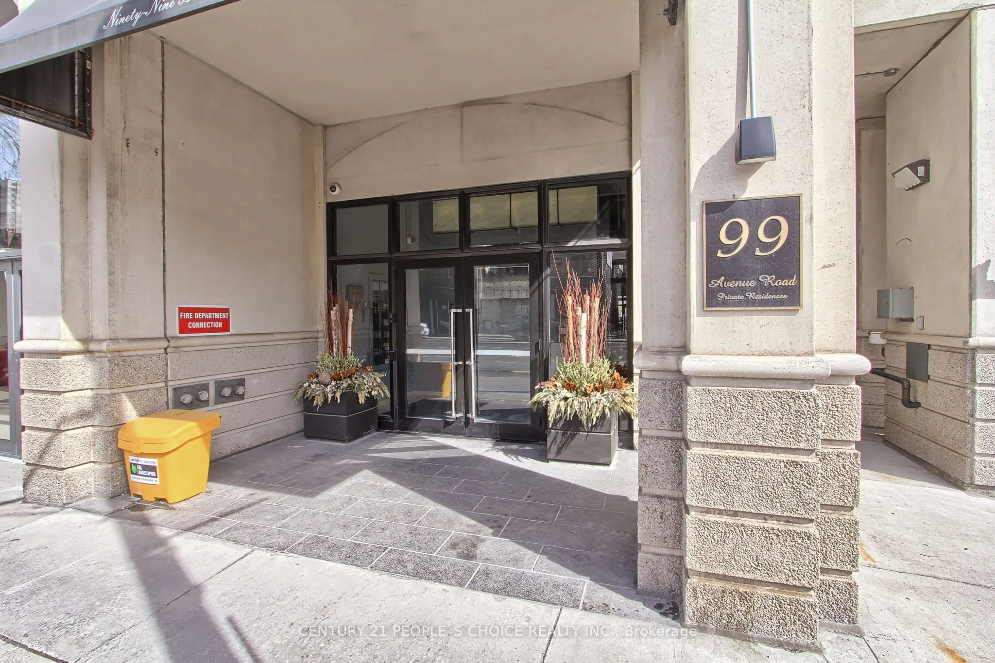 99 Avenue Road, #706