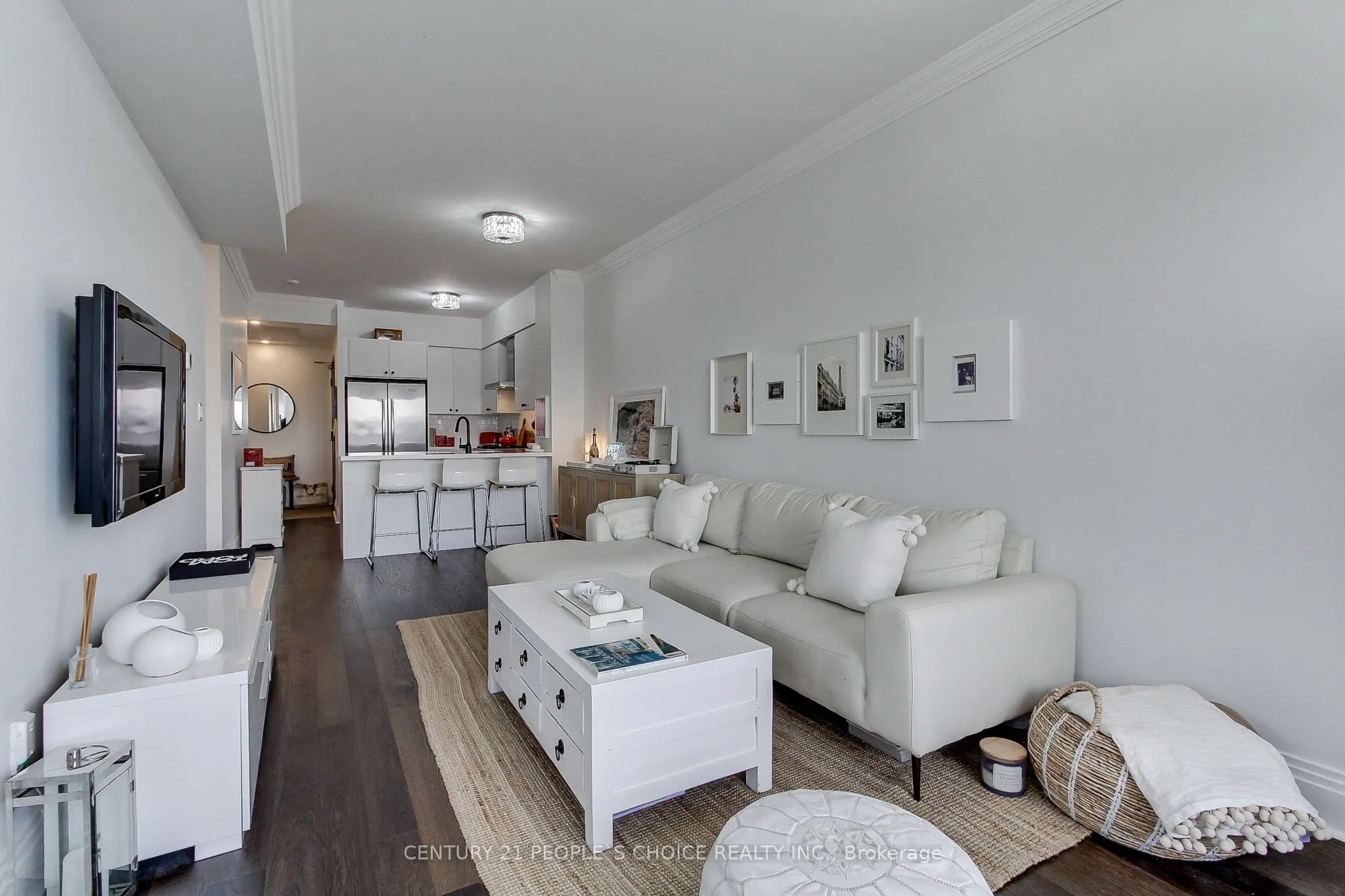 99 Avenue Road, #706