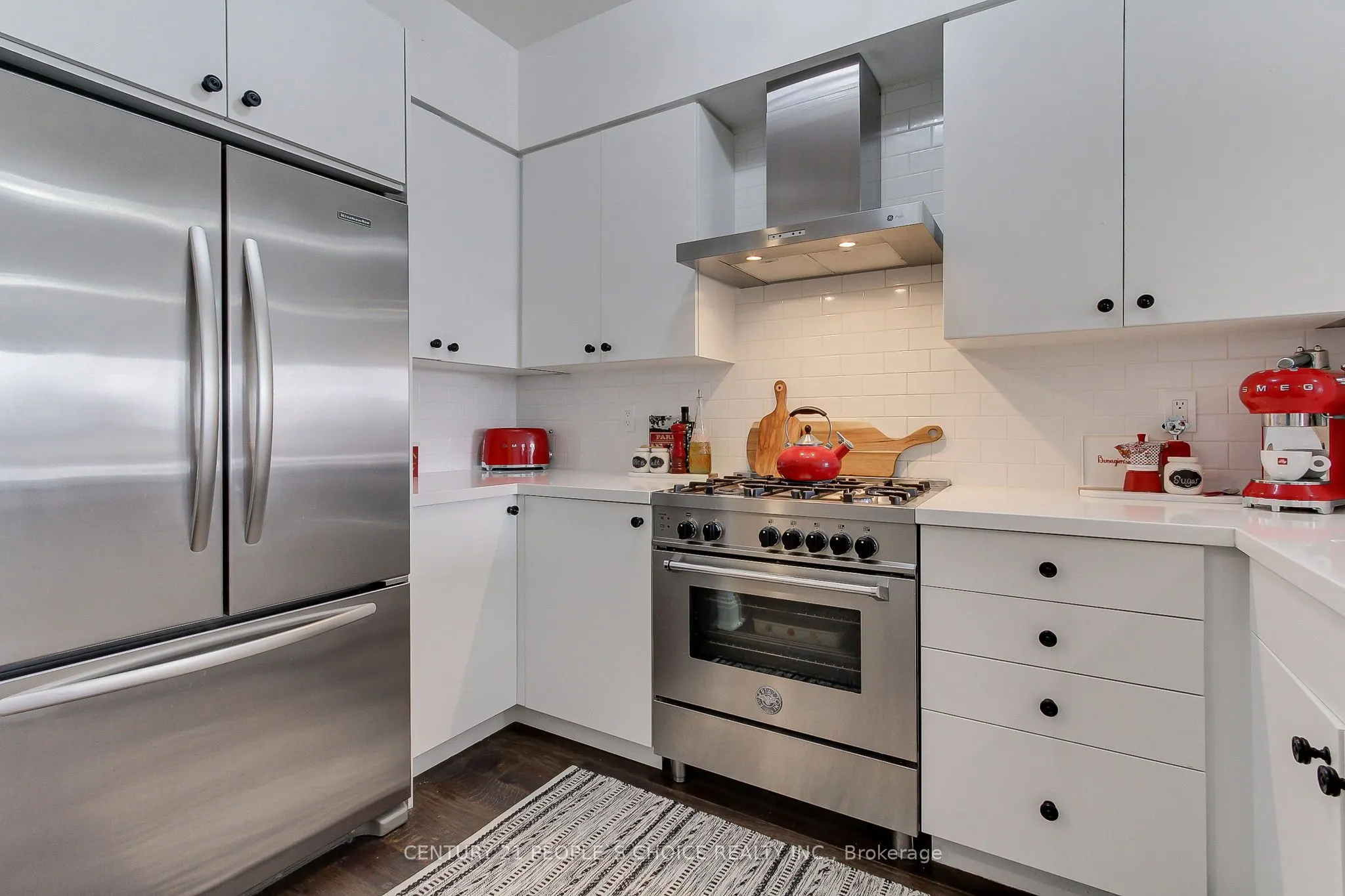 99 Avenue Road, #706