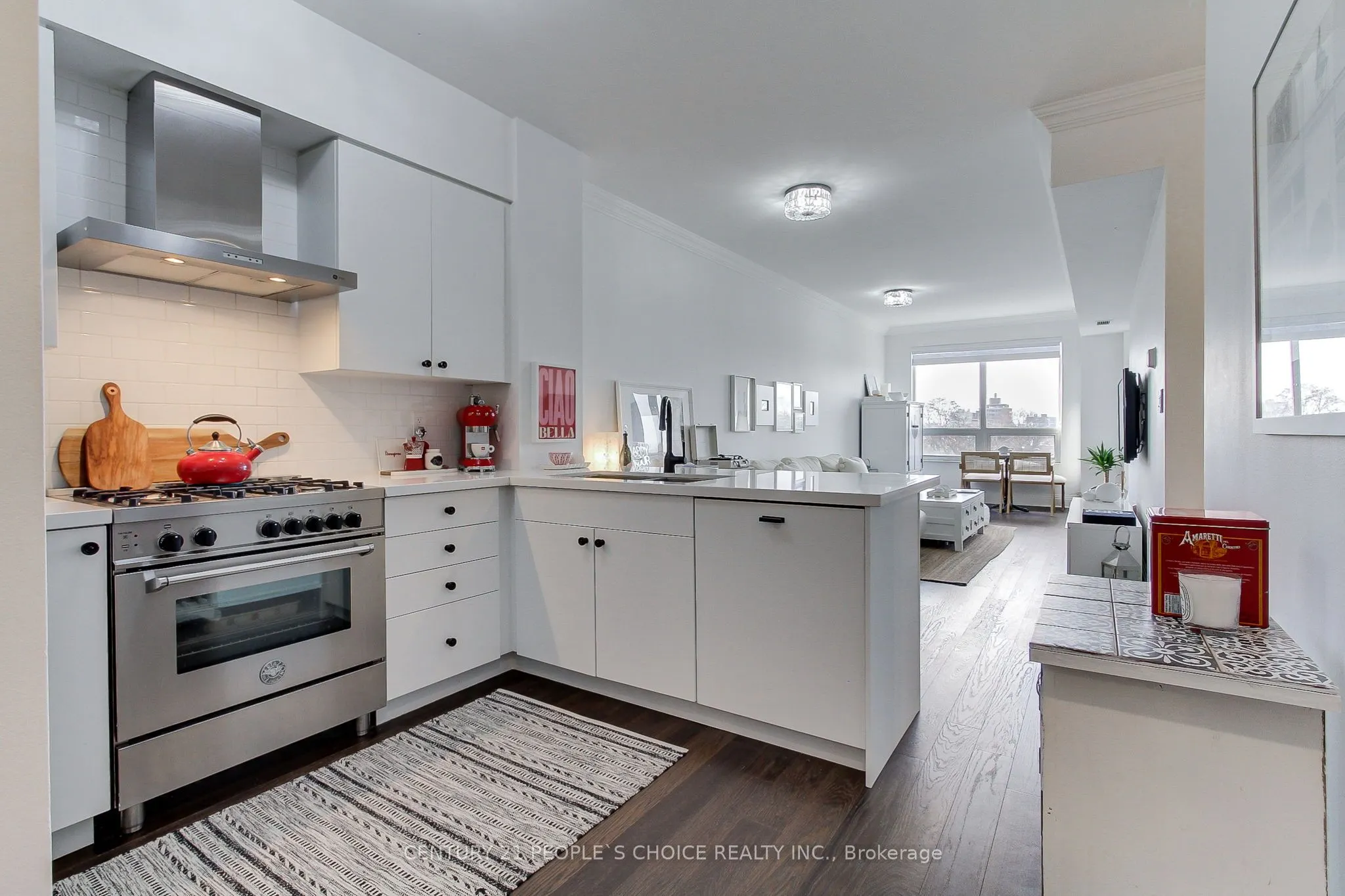 99 Avenue Road, #706