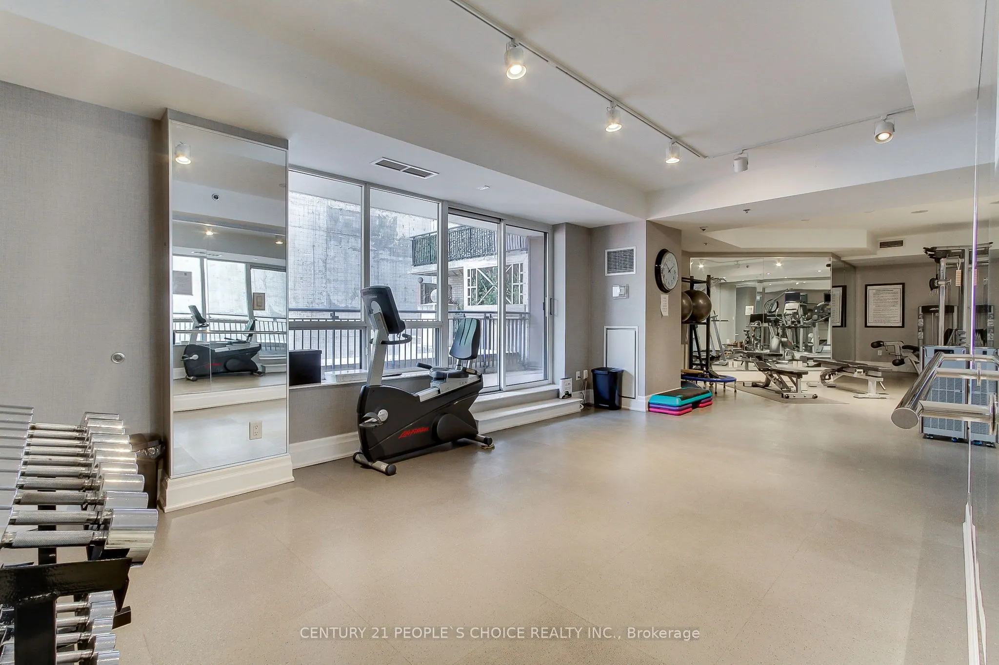 99 Avenue Road, #706