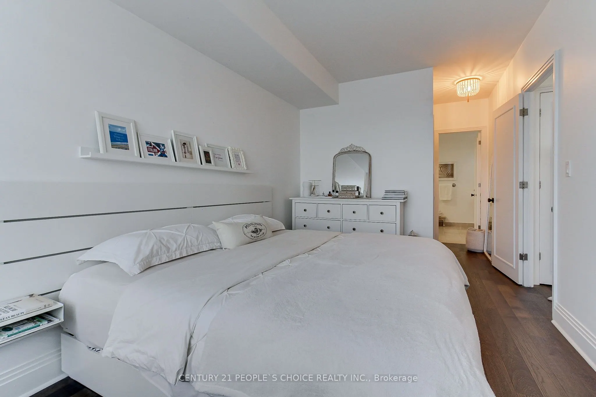 99 Avenue Road, #706