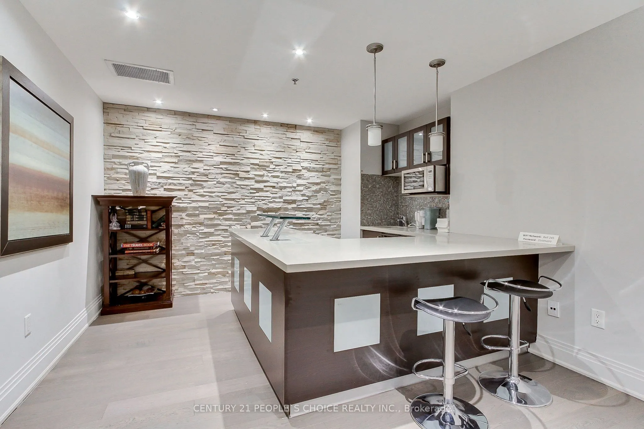 99 Avenue Road, #706