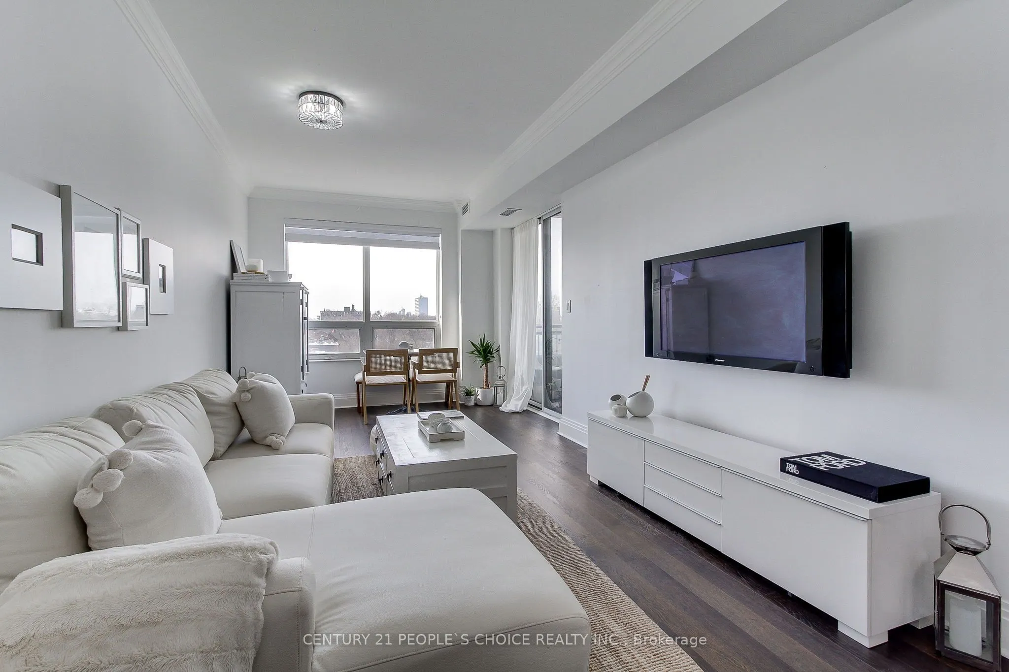 99 Avenue Road, #706