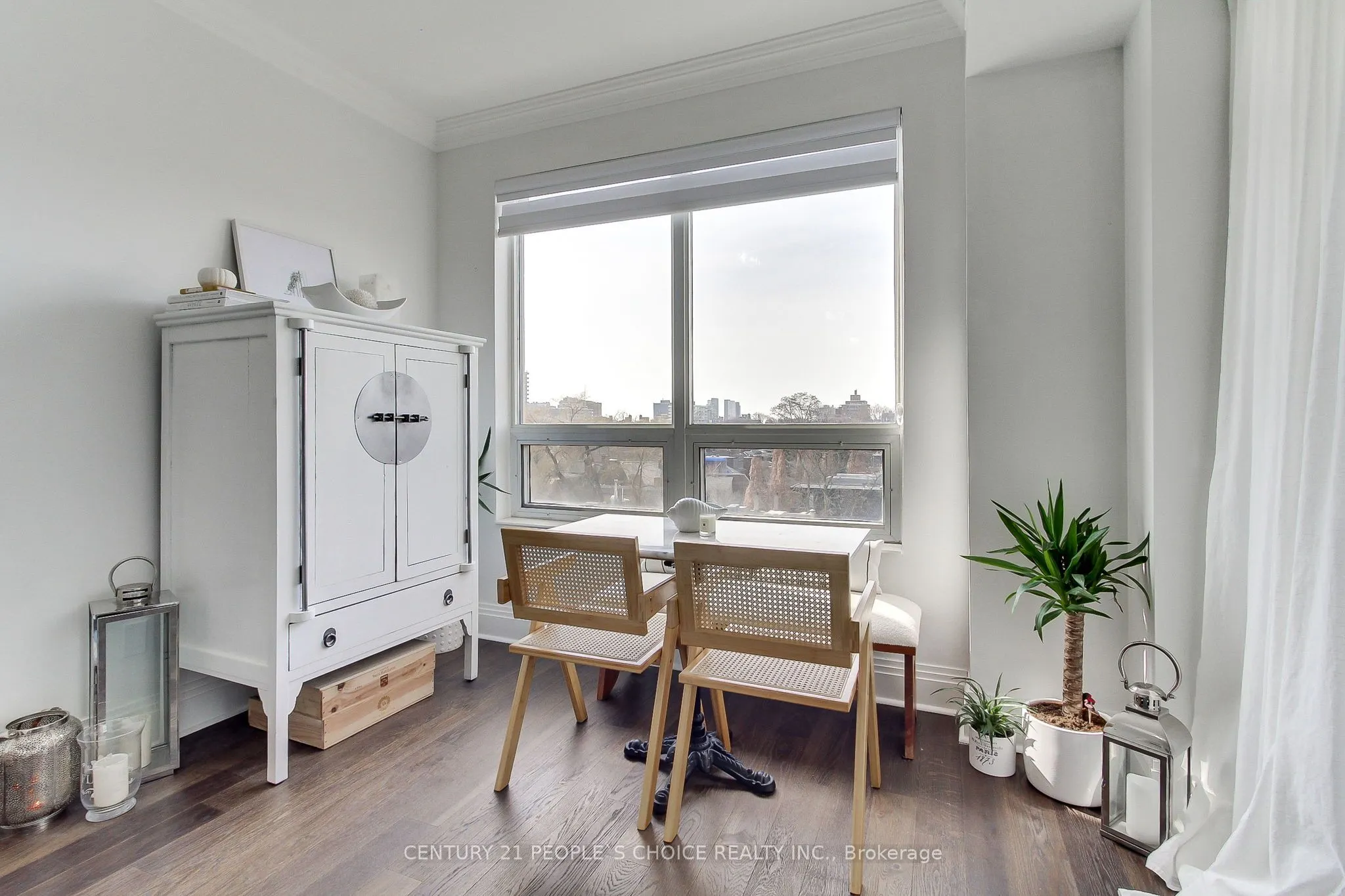 99 Avenue Road, #706