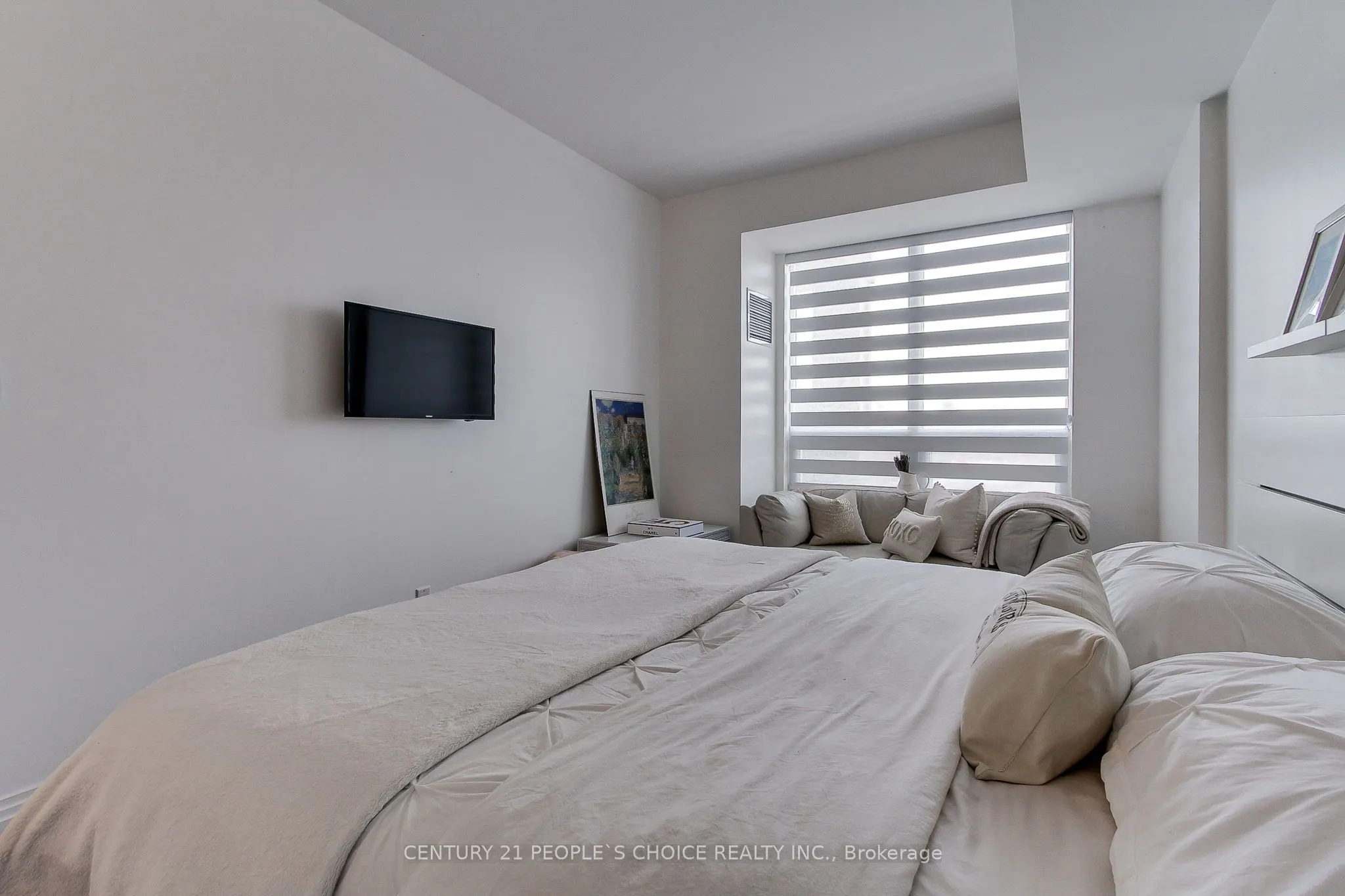 99 Avenue Road, #706