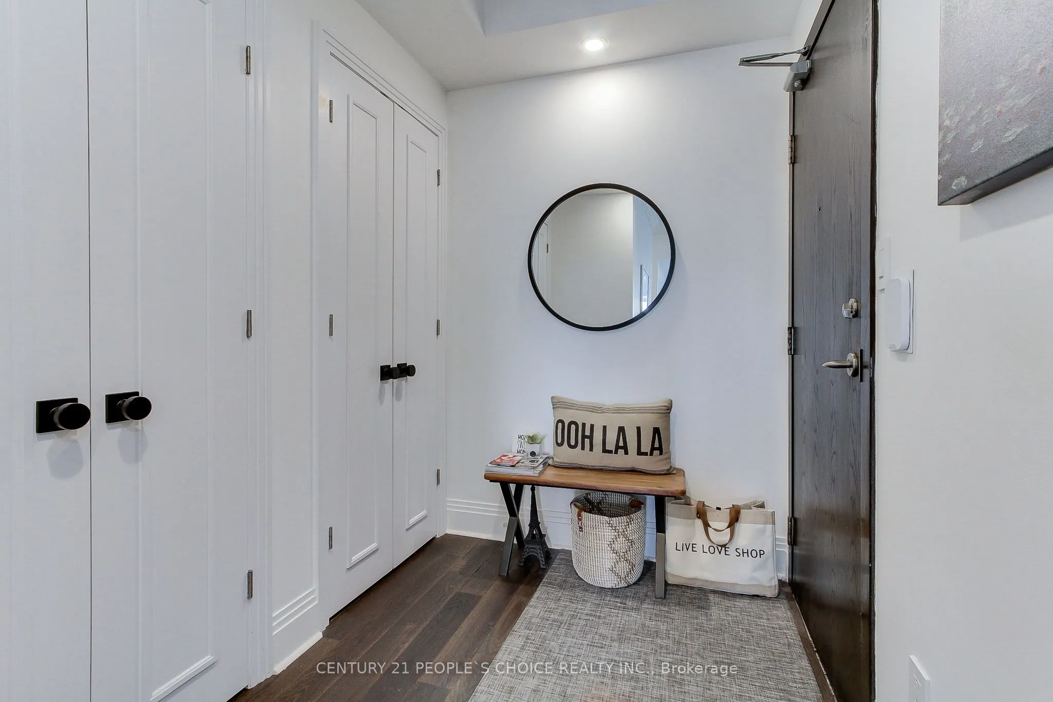 99 Avenue Road, #706