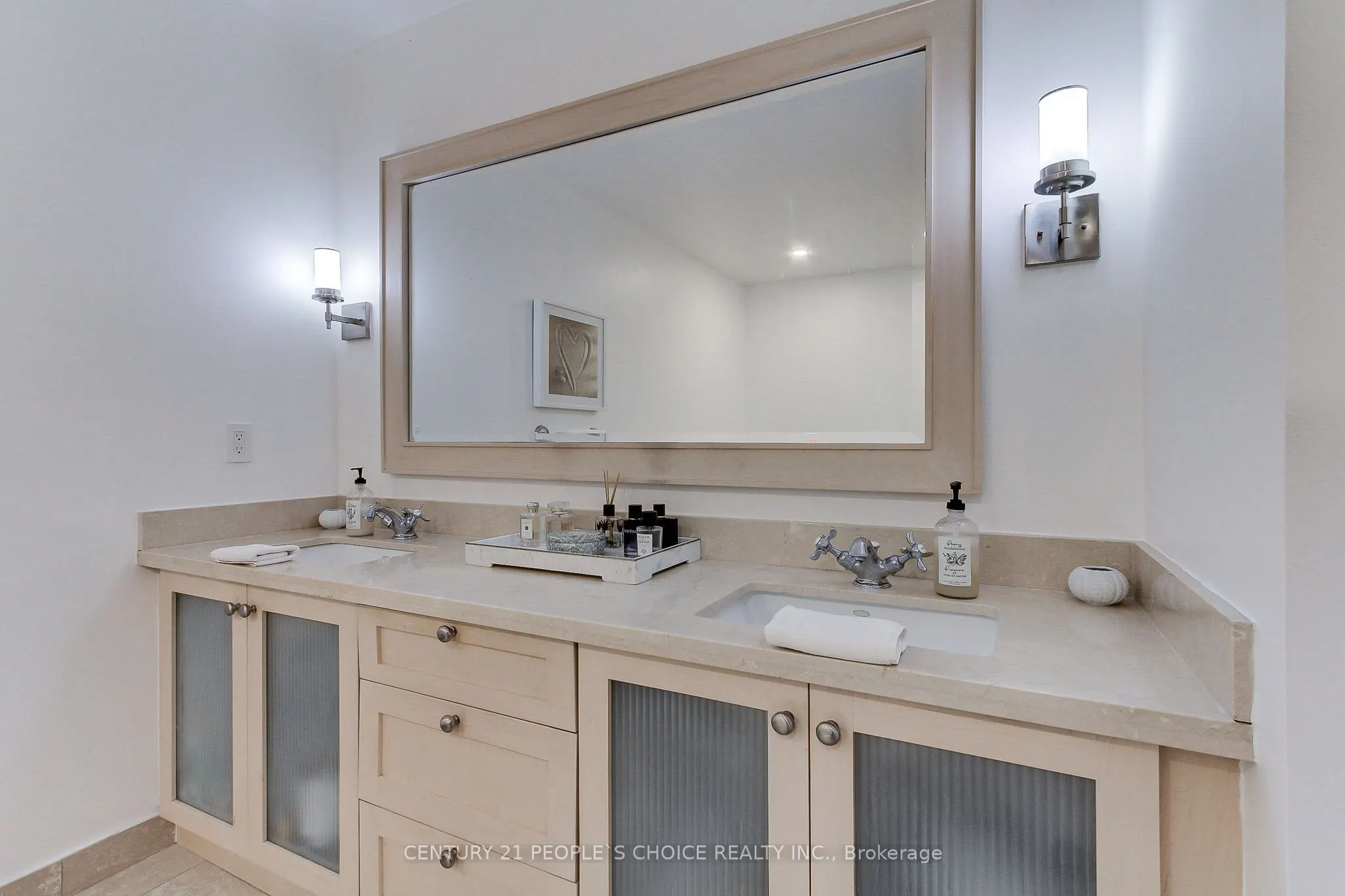 99 Avenue Road, #706