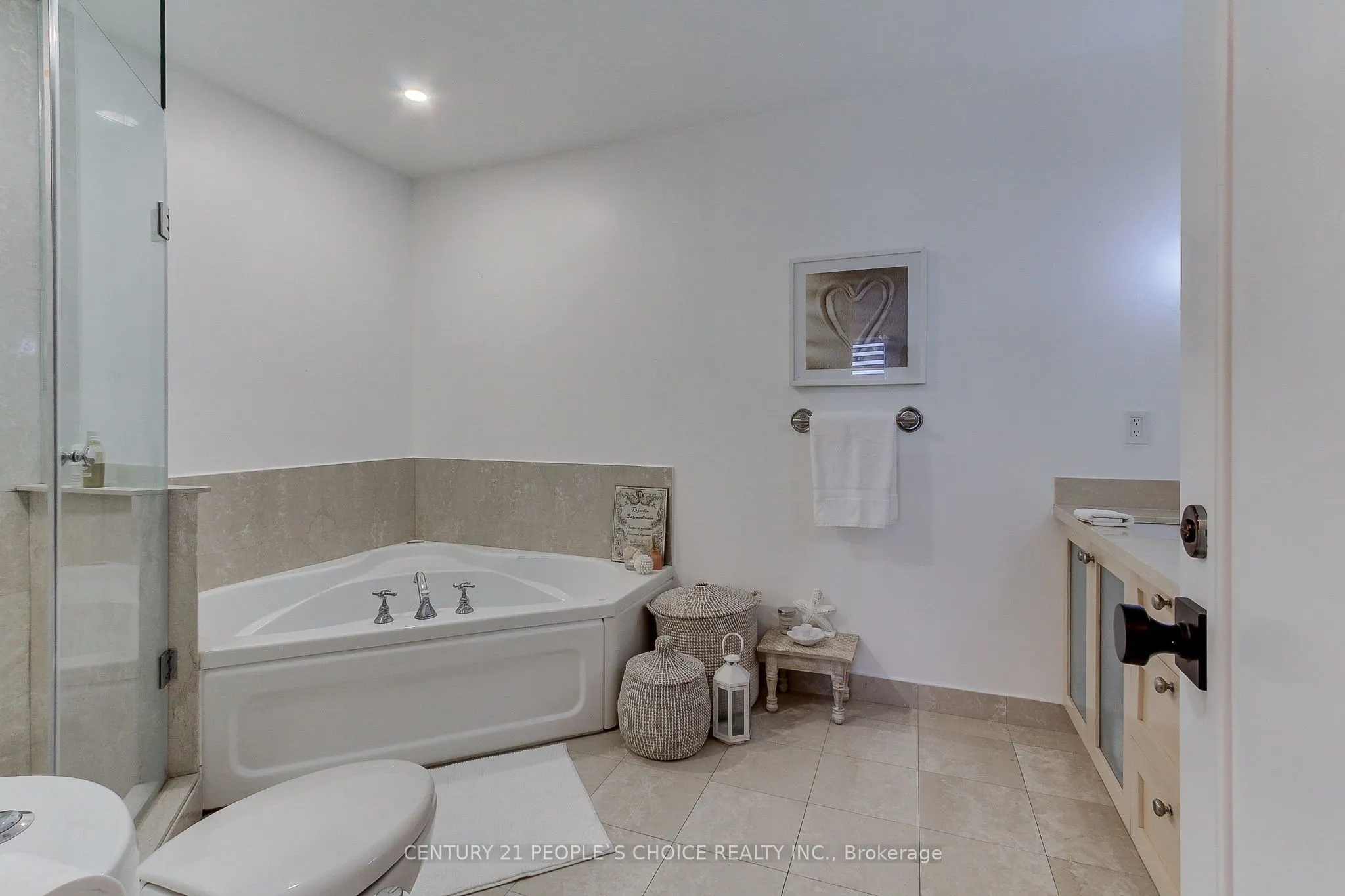 99 Avenue Road, #706