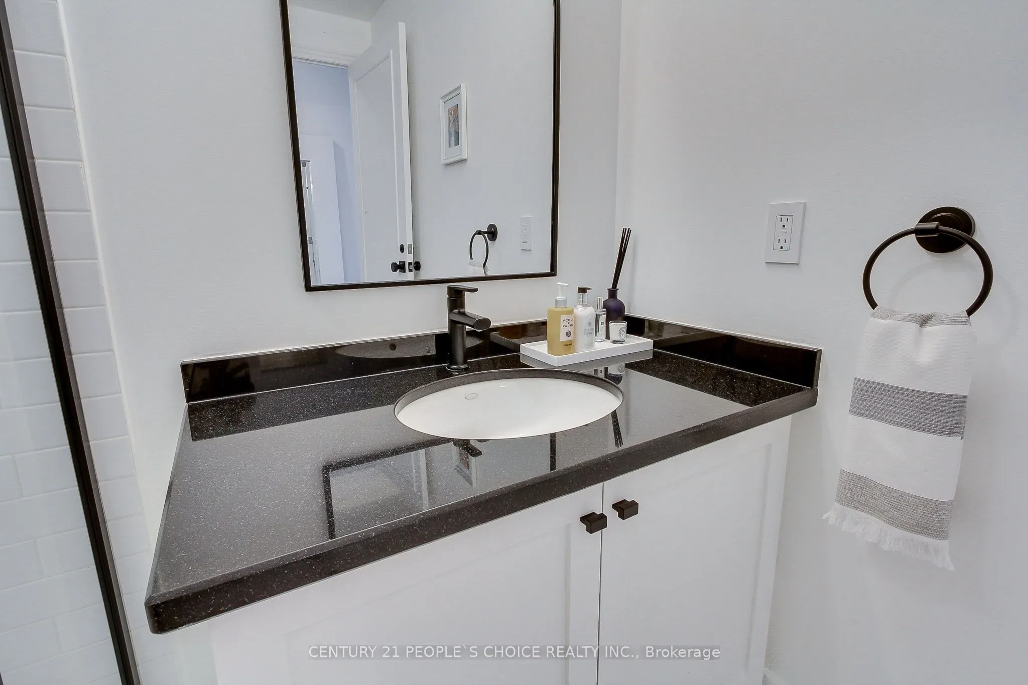 99 Avenue Road, #706