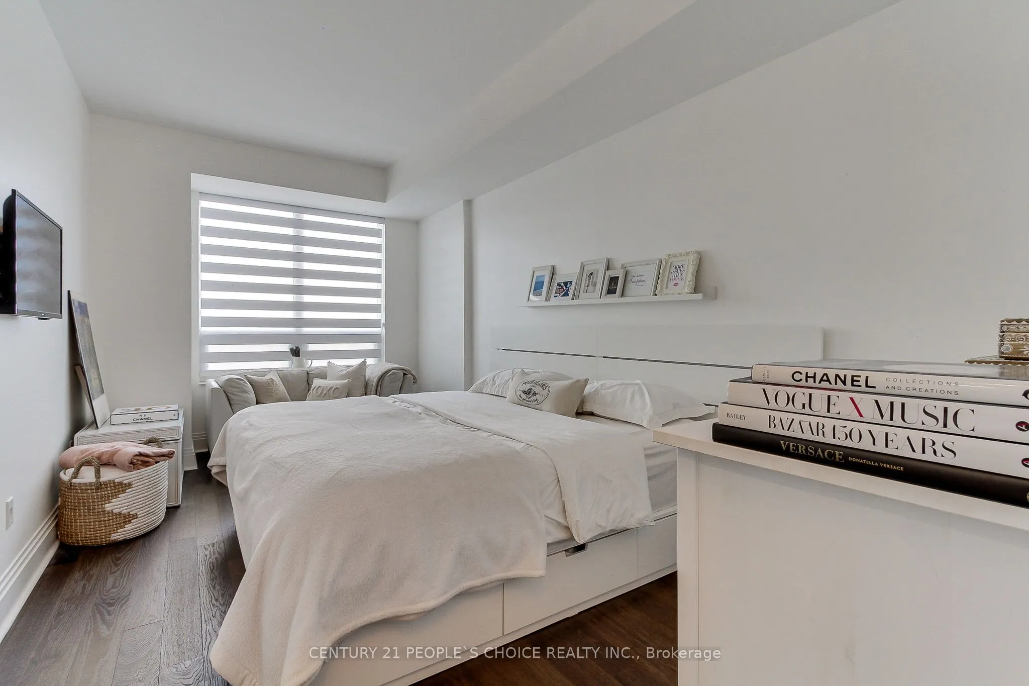 99 Avenue Road, #706