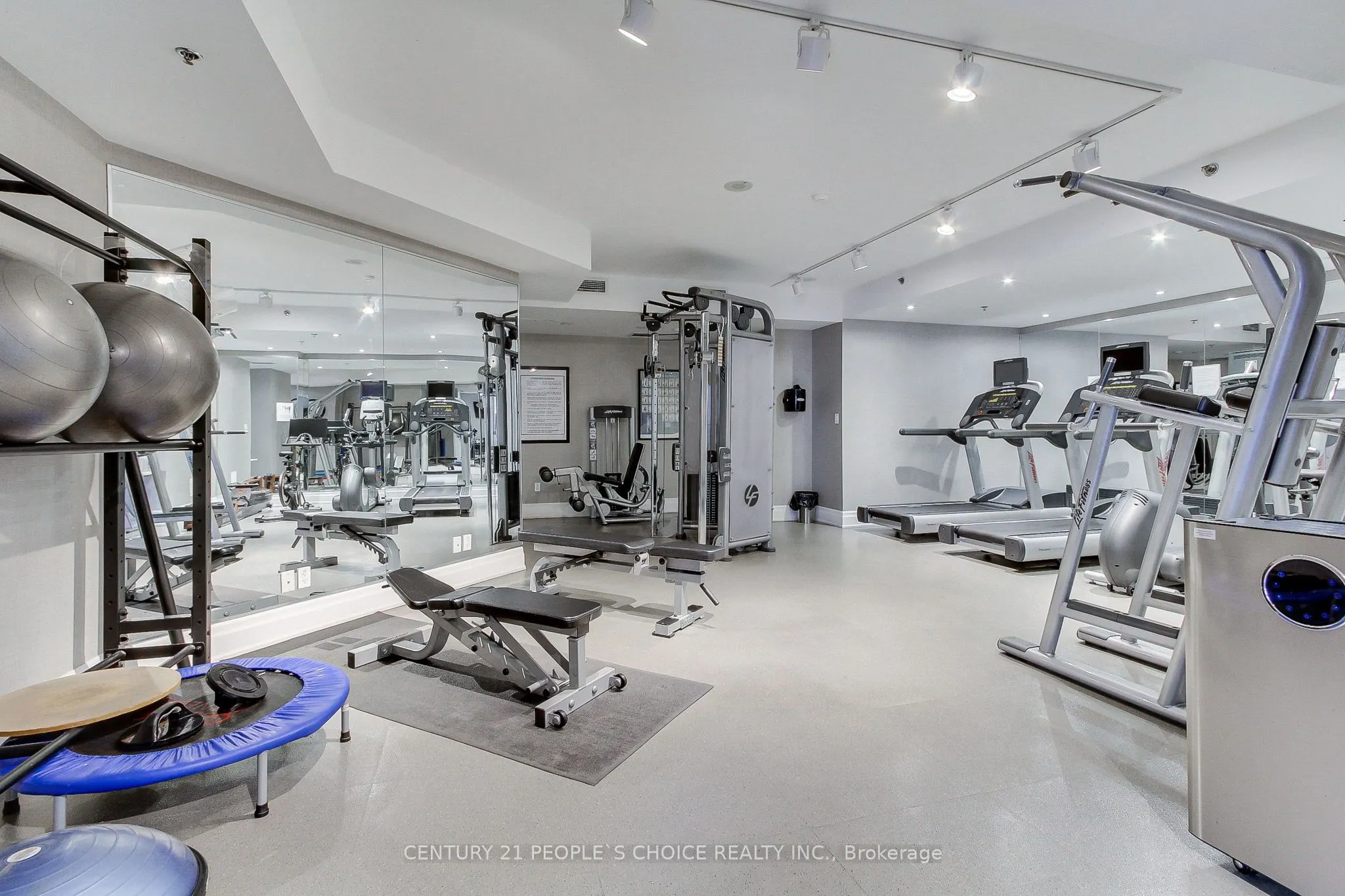 99 Avenue Road, #706