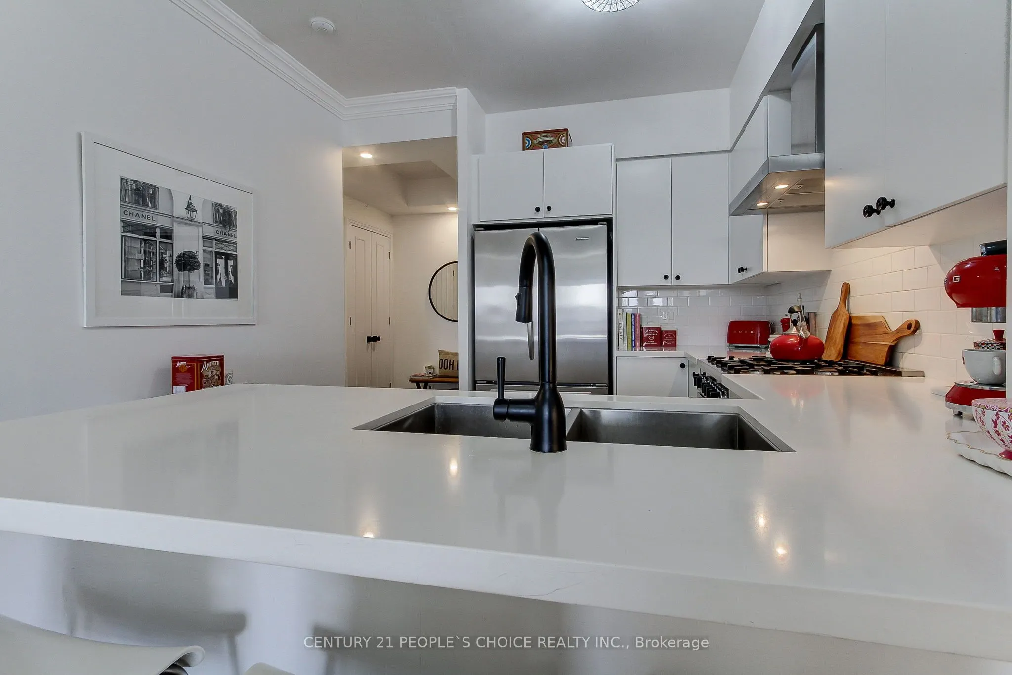 99 Avenue Road, #706