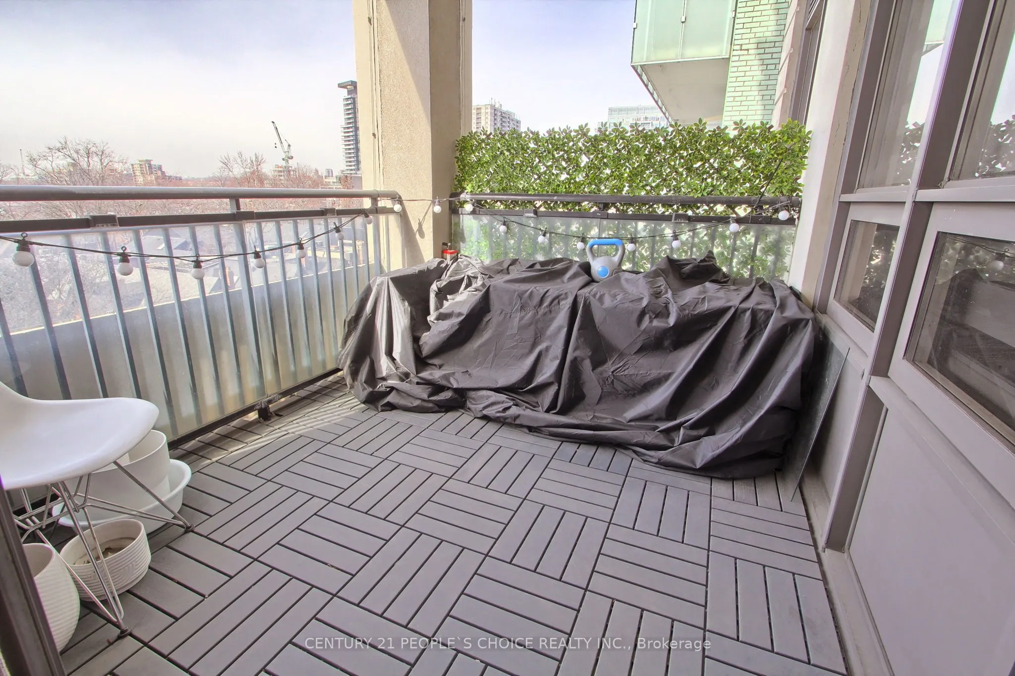 99 Avenue Road, #706