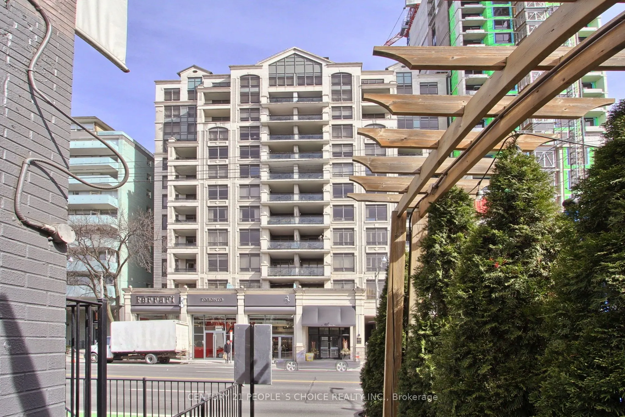 99 Avenue Road, #706