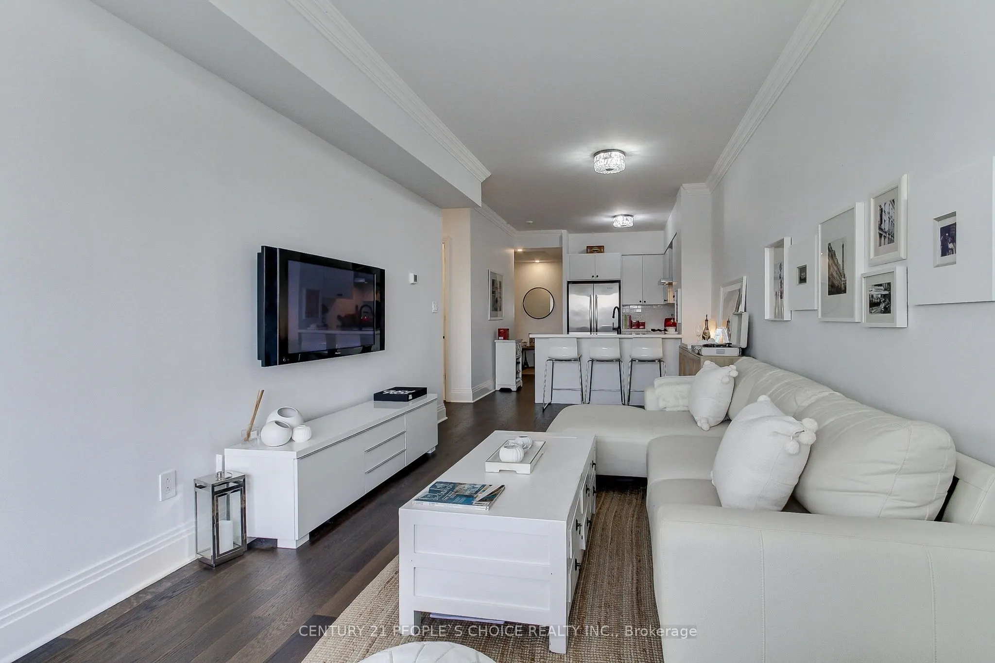 99 Avenue Road, #706