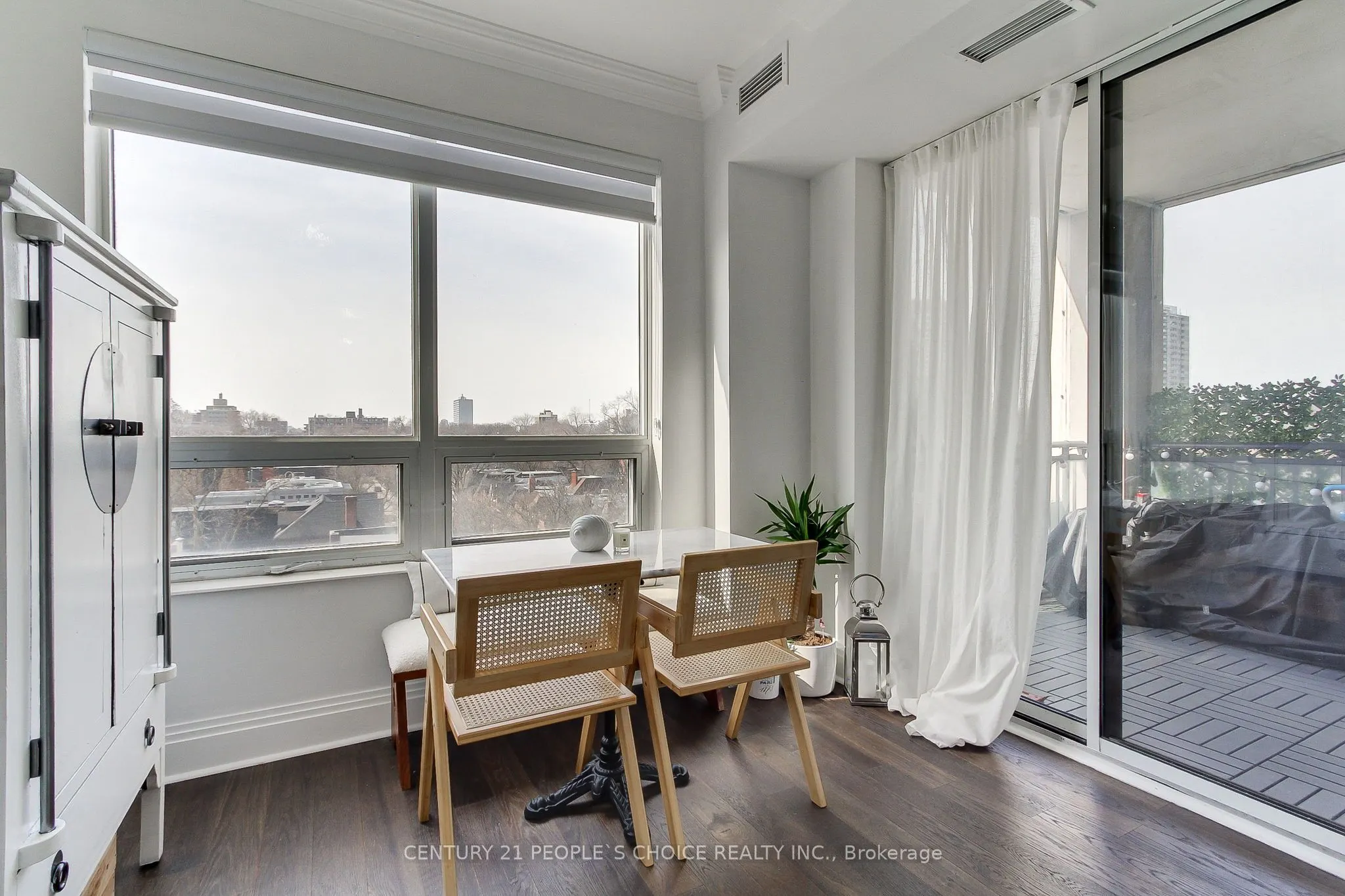 99 Avenue Road, #706