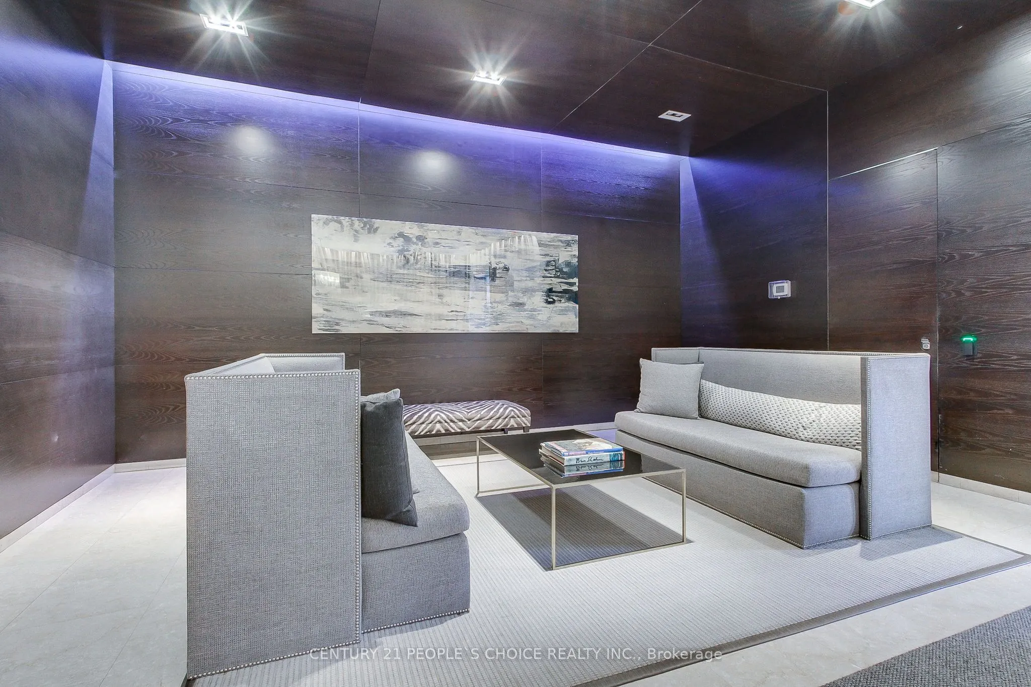 99 Avenue Road, #706