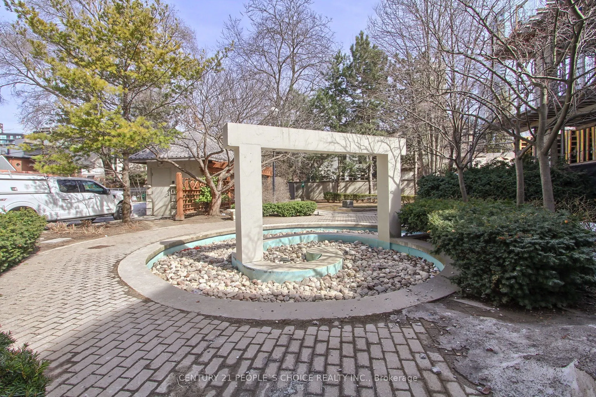99 Avenue Road, #706