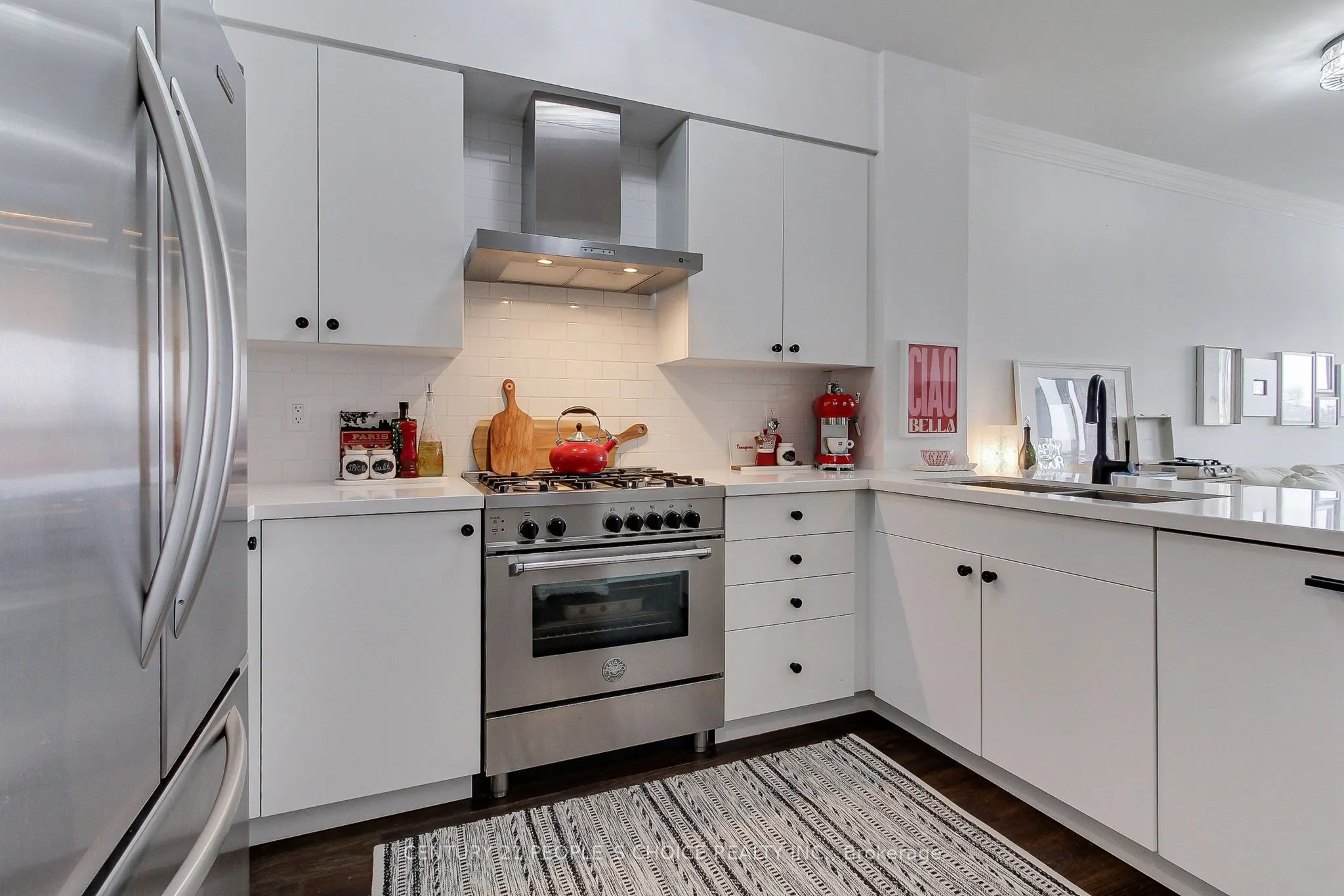99 Avenue Road, #706