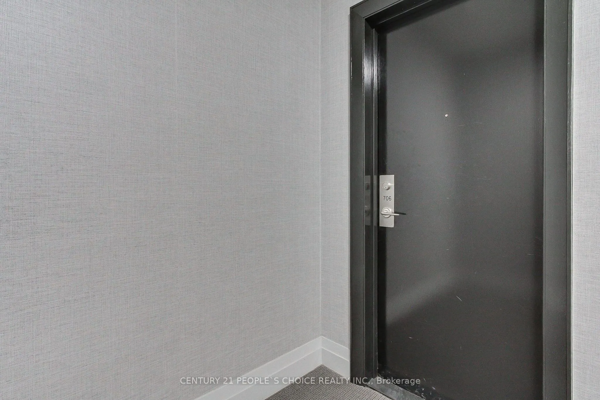 99 Avenue Road, #706