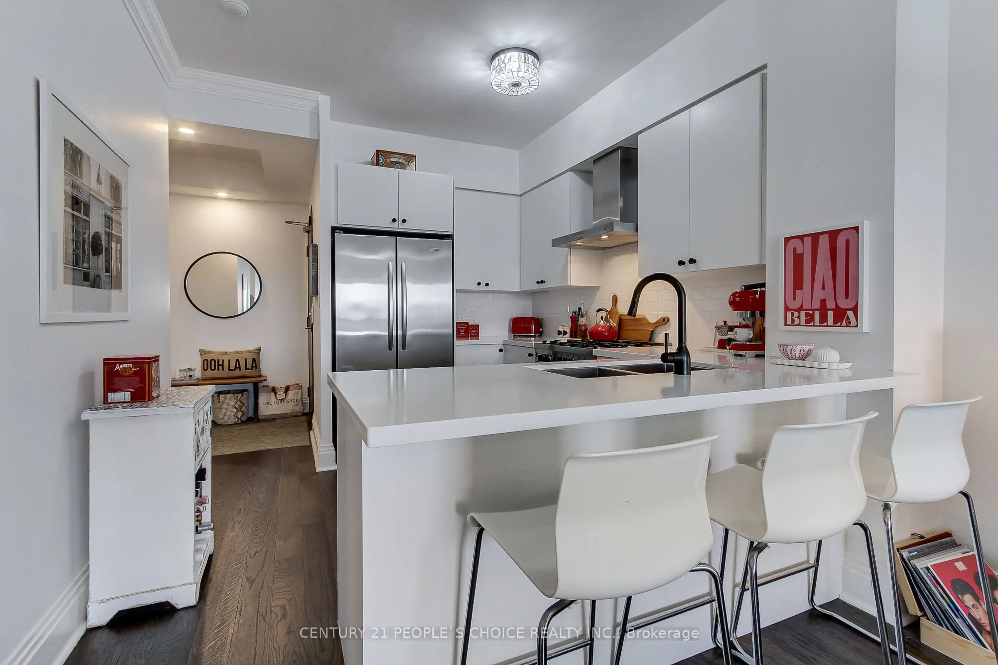 99 Avenue Road, #706