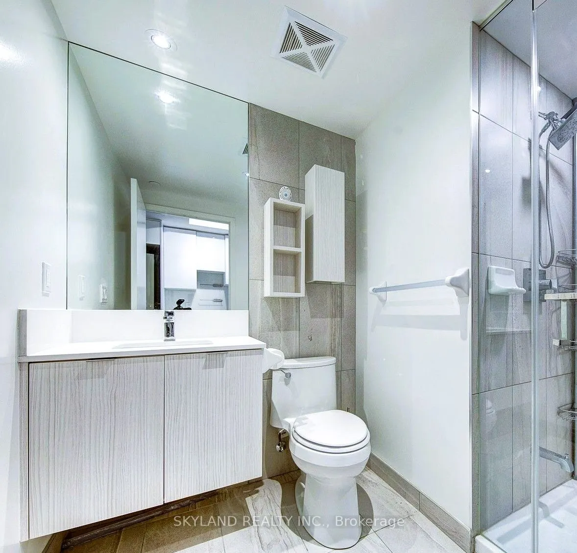 99 Broadway Avenue, #3208