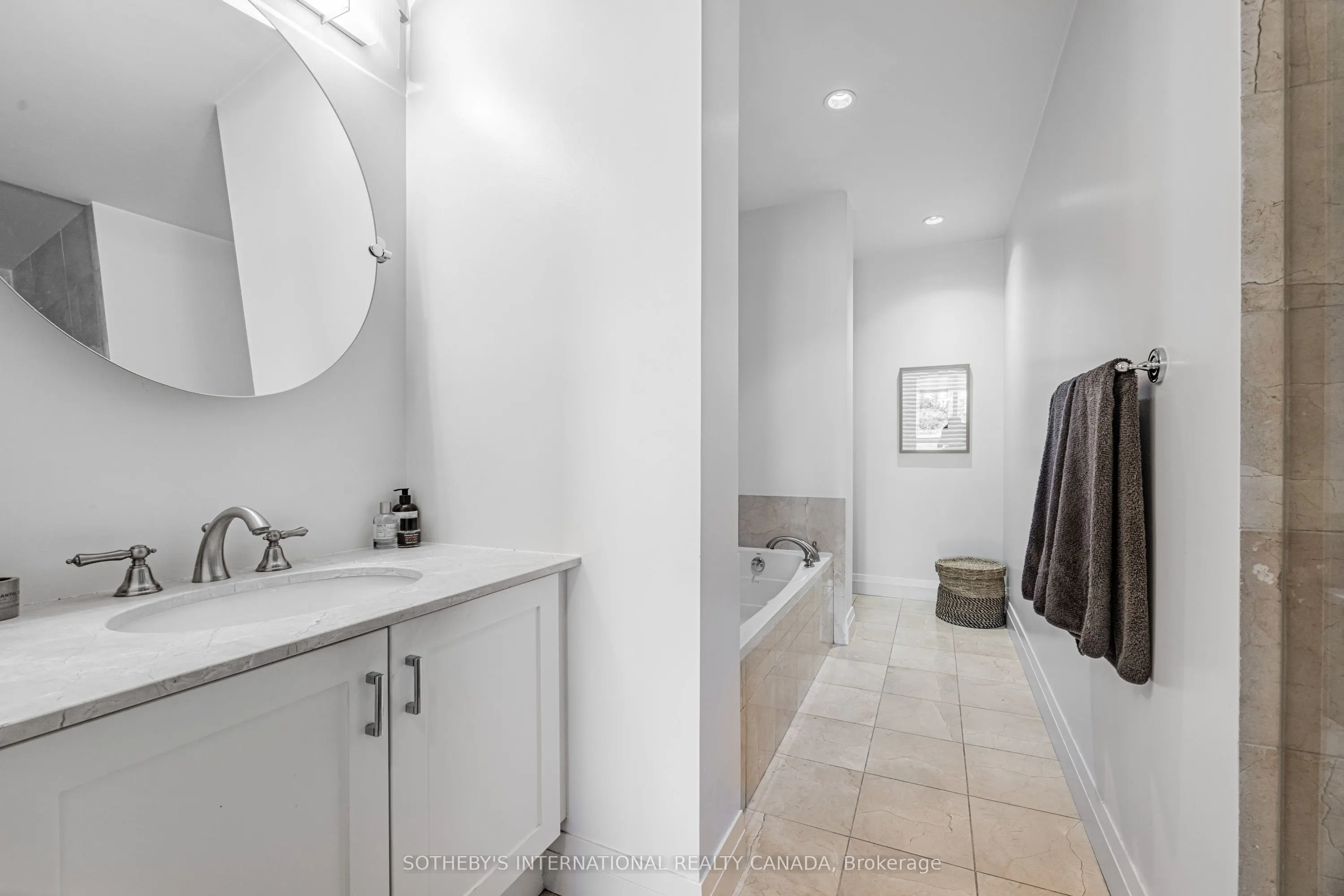 20 Scrivener Square, #507