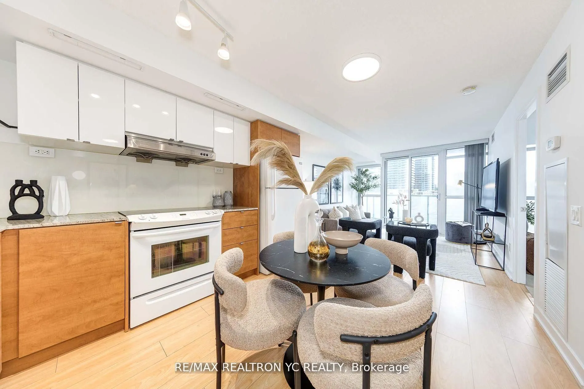 121 Mcmahon Drive, #710