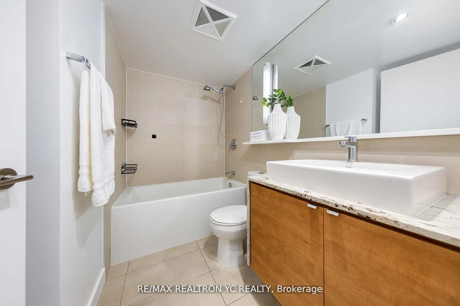 121 Mcmahon Drive, #710